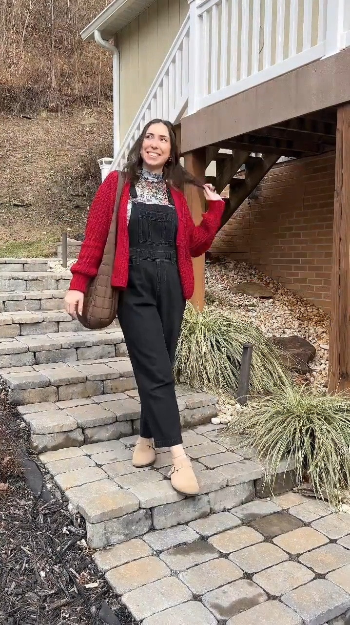 All-Amazon layered overalls outfit, perfect for transitioning to Spring! Black overalls outfit with floral layering top and clogs 💐🖤

#LTKFindsUnder50 #LTKMostLoved #LTKStyleTip