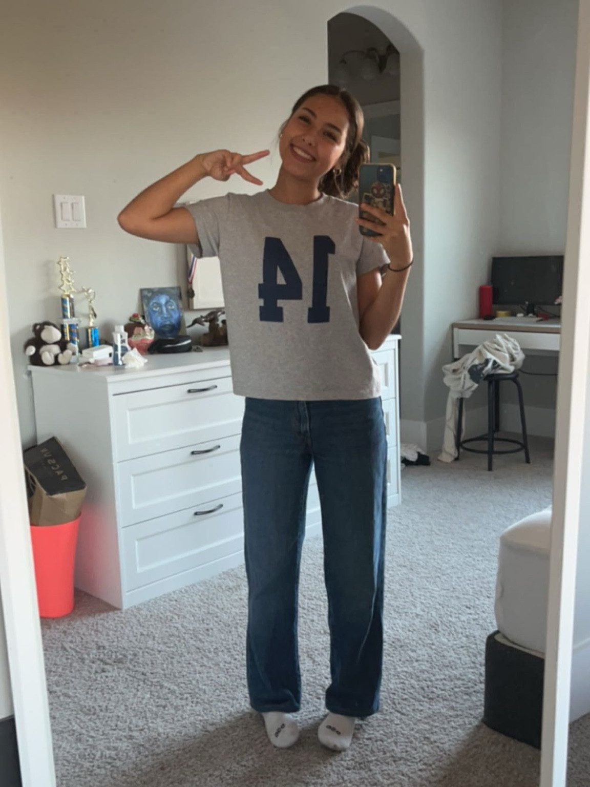 Jeans Levis but im unsure which ones