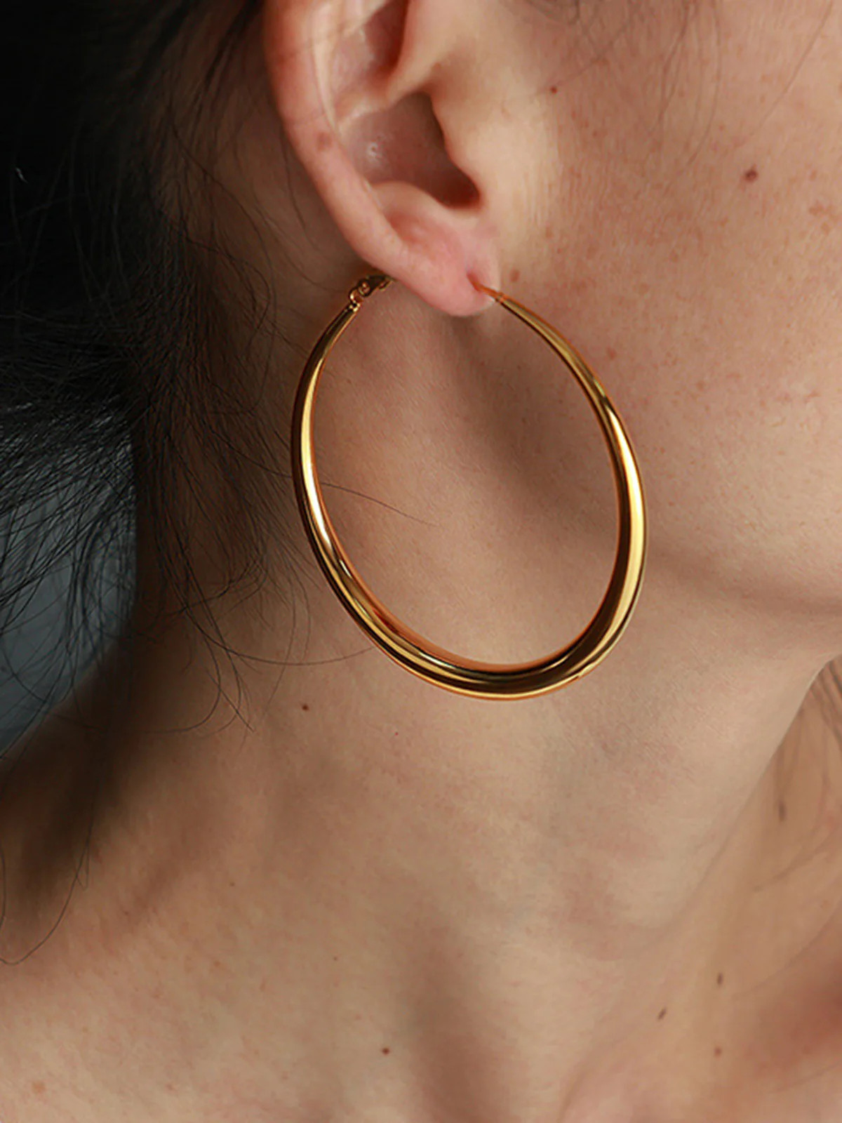 Large Classic Hoop Gold Earrings | Commense