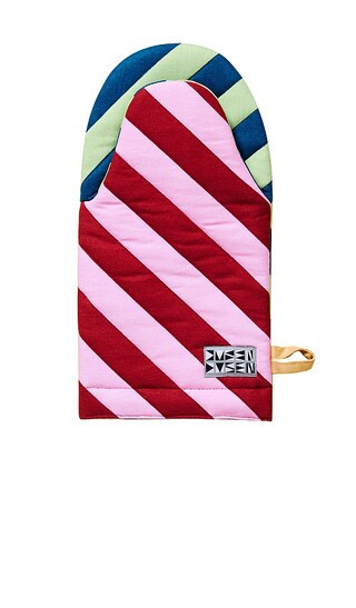 Dusen Dusen Oven Mitt in Red,Blue. | Revolve Clothing (Global)