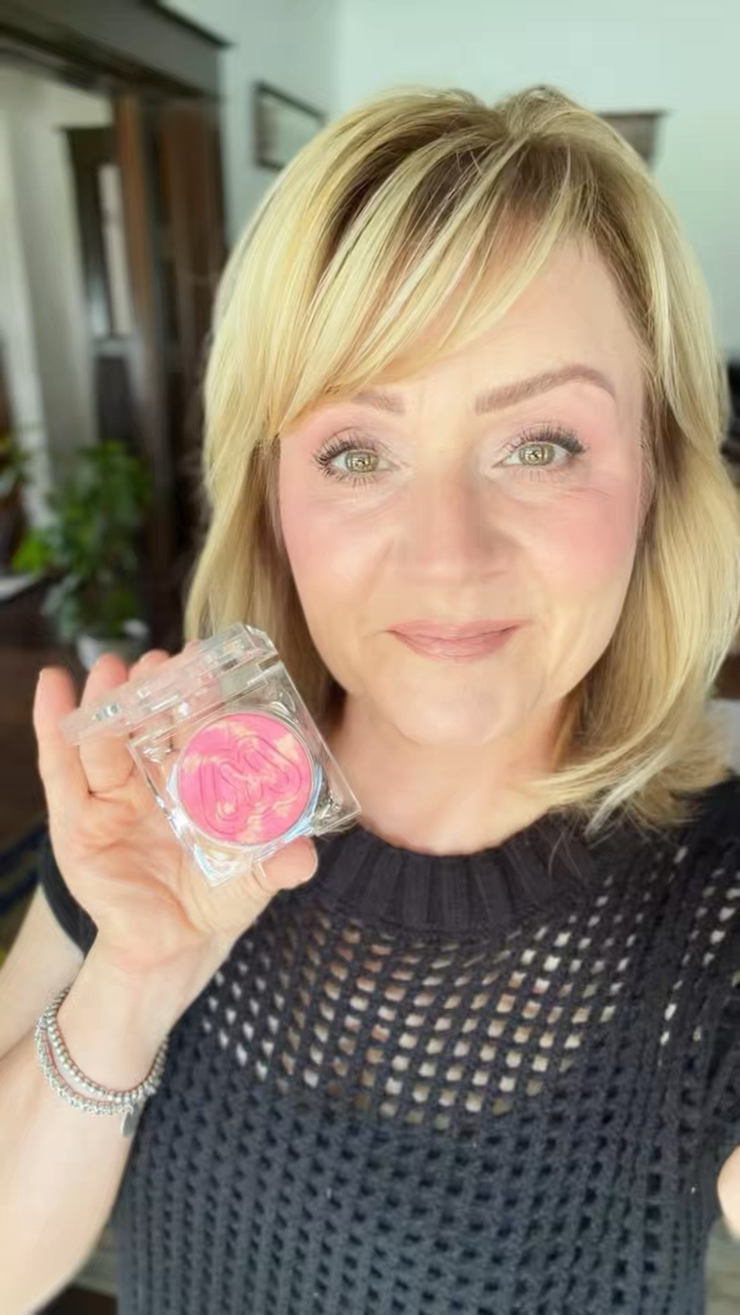 Wow.  This blush is GORGEOUS 
This is the shade Fluff