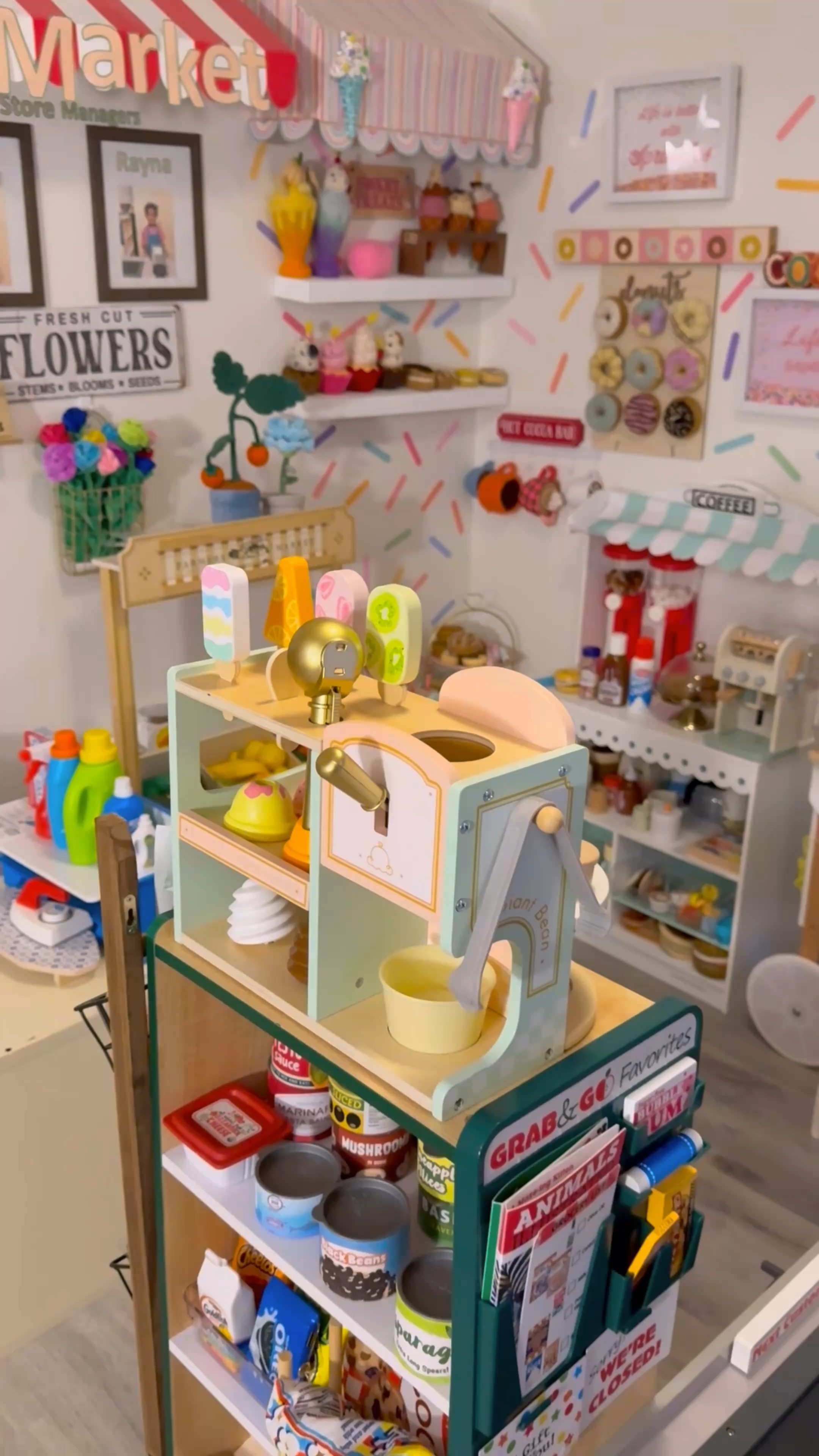 Love that this ice cream machine has a soft serve feature makes it super fun and cute.