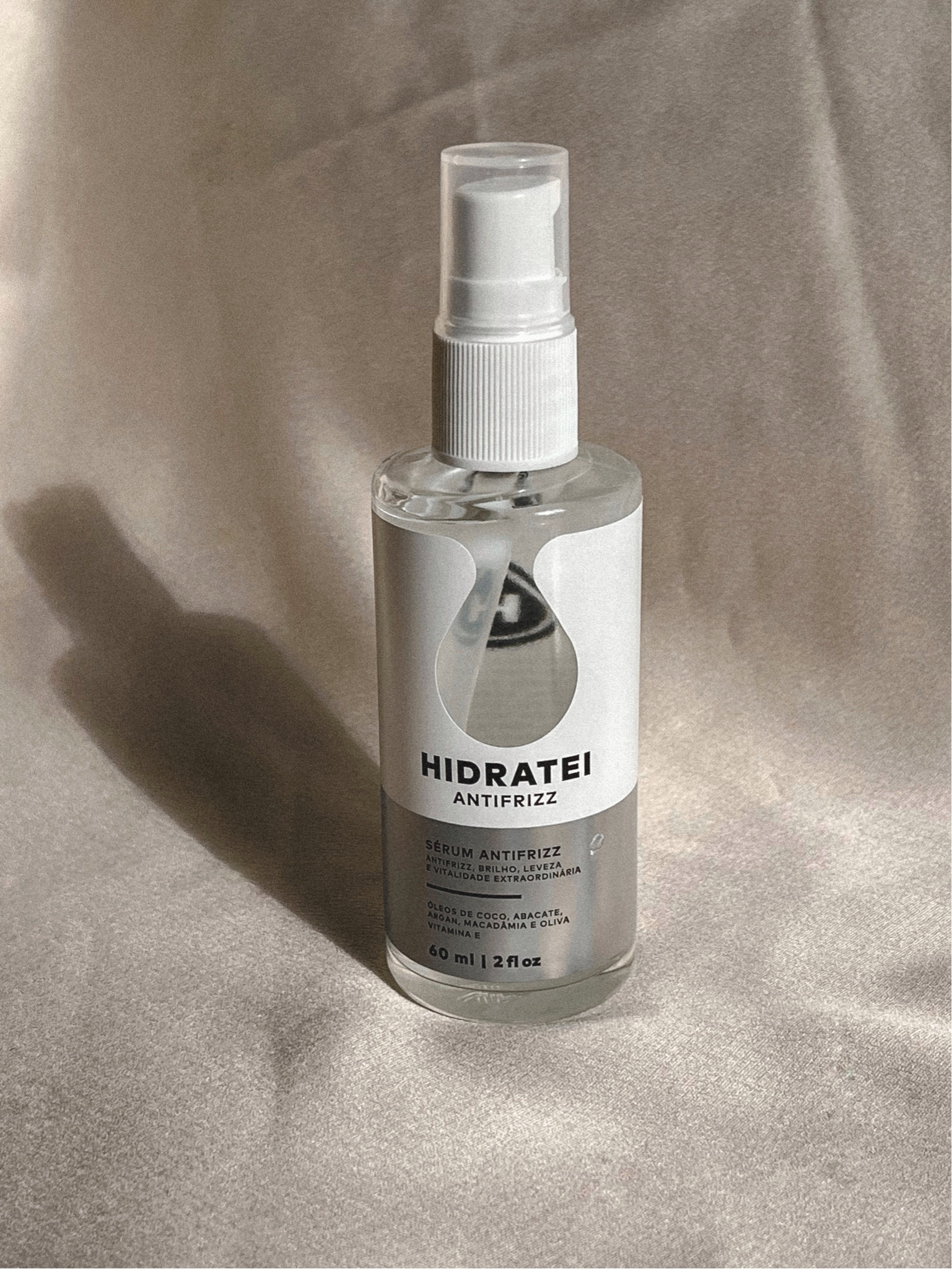 Esse é o sérum antifrizz, um finalizador que promete abaixar o frizz sem pesar os fios. 

Ele funciona super bem e cumpre o que promete, ótimo para abaixar aqueles fiozinhos que teimam em ficar arrepiados mesmo após a escova. Os fios também ficam brilhantes e super leves, mesmo se você tiver fios bem finos (meu caso!). Ainda tem o cheirinho dos produtos da Hidratei, que gruda no cabelo e é maravilhoso! 


#LTKbeauty #LTKbrasil #LTKfindsunder50