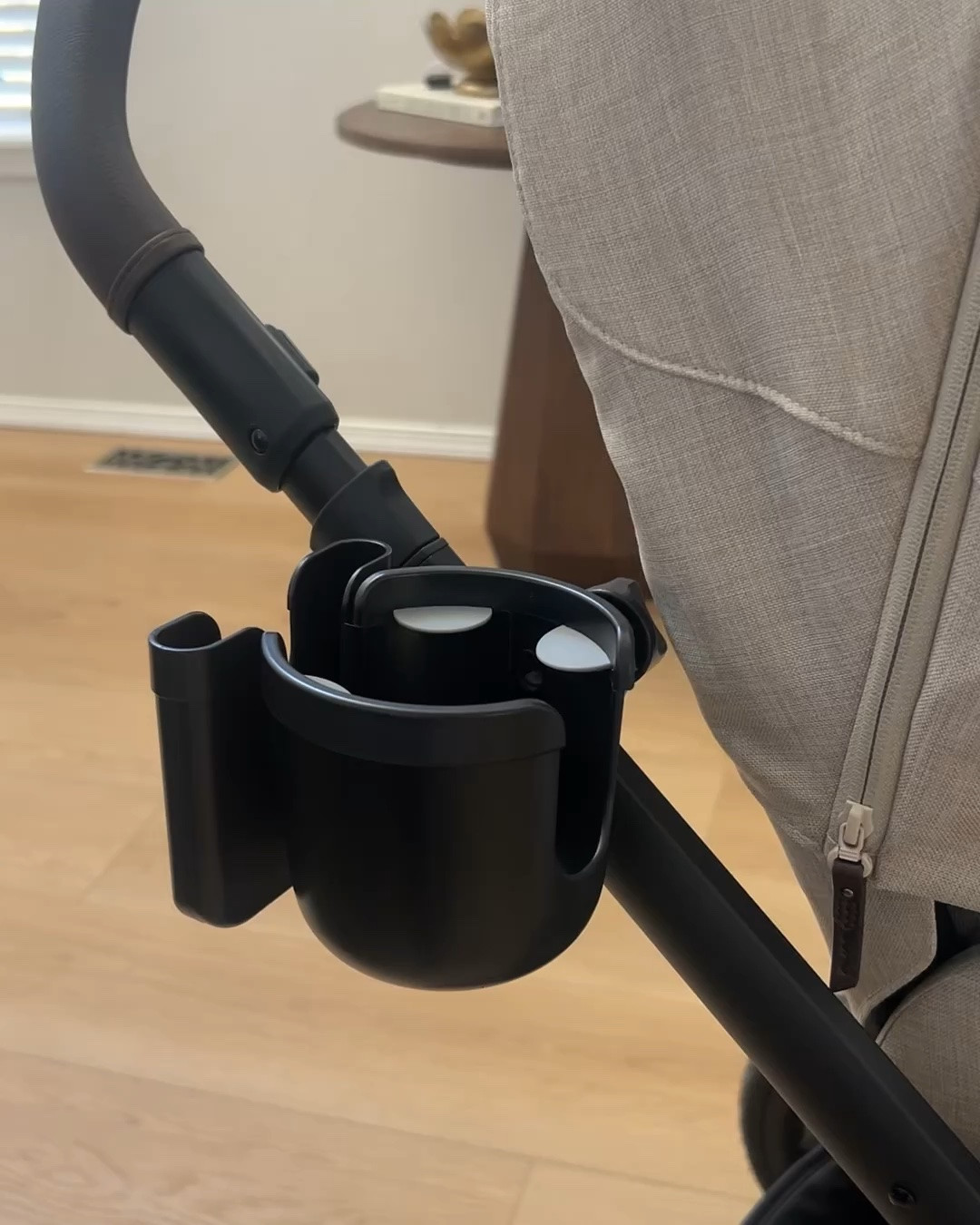 Universal cup holder!
A mommy must have .
#nunacupholder #nuna #mommyessentials