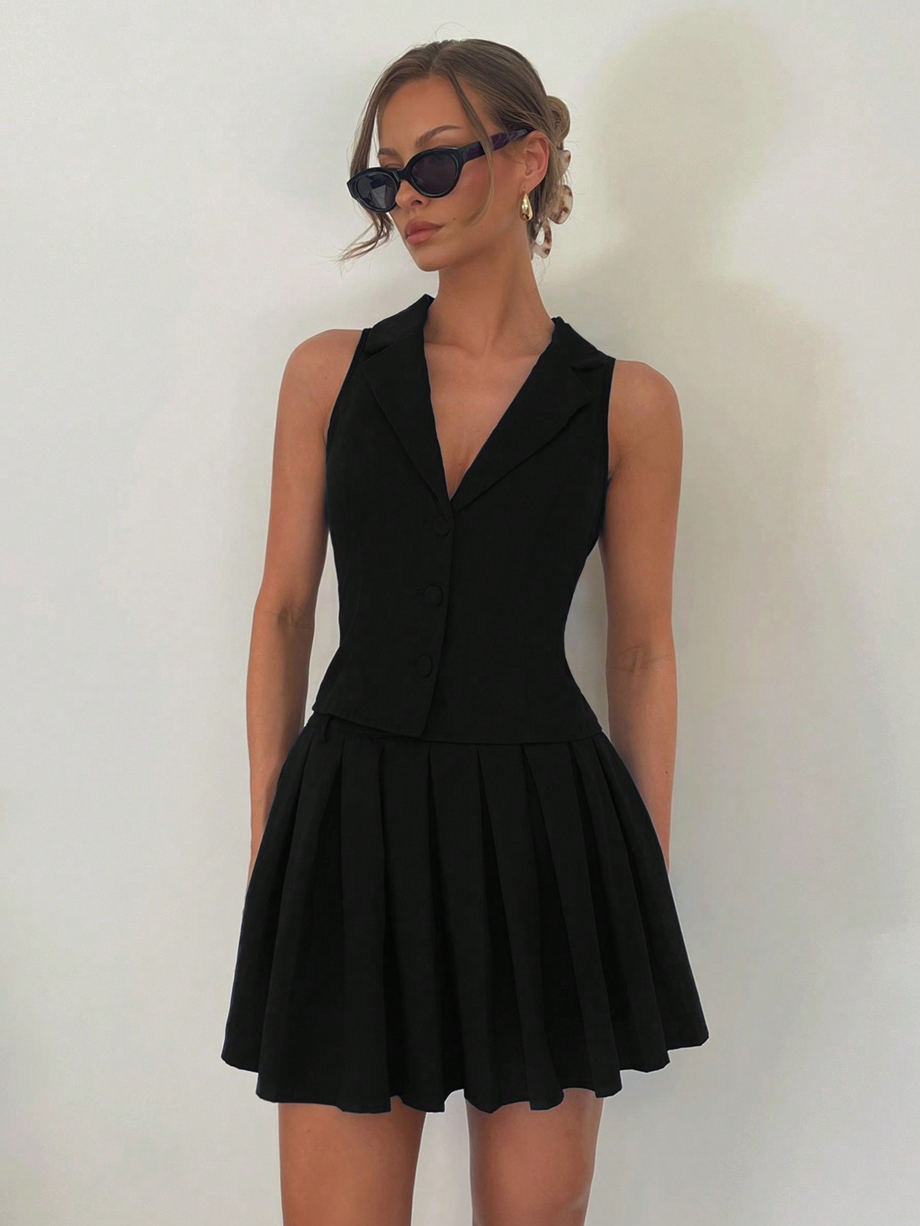 TrendsSHEIN Essnce Solid Color V-Neck Button Sleeveless Top And Pleated Mini Skirt 2-Piece Suit S... | SHEIN