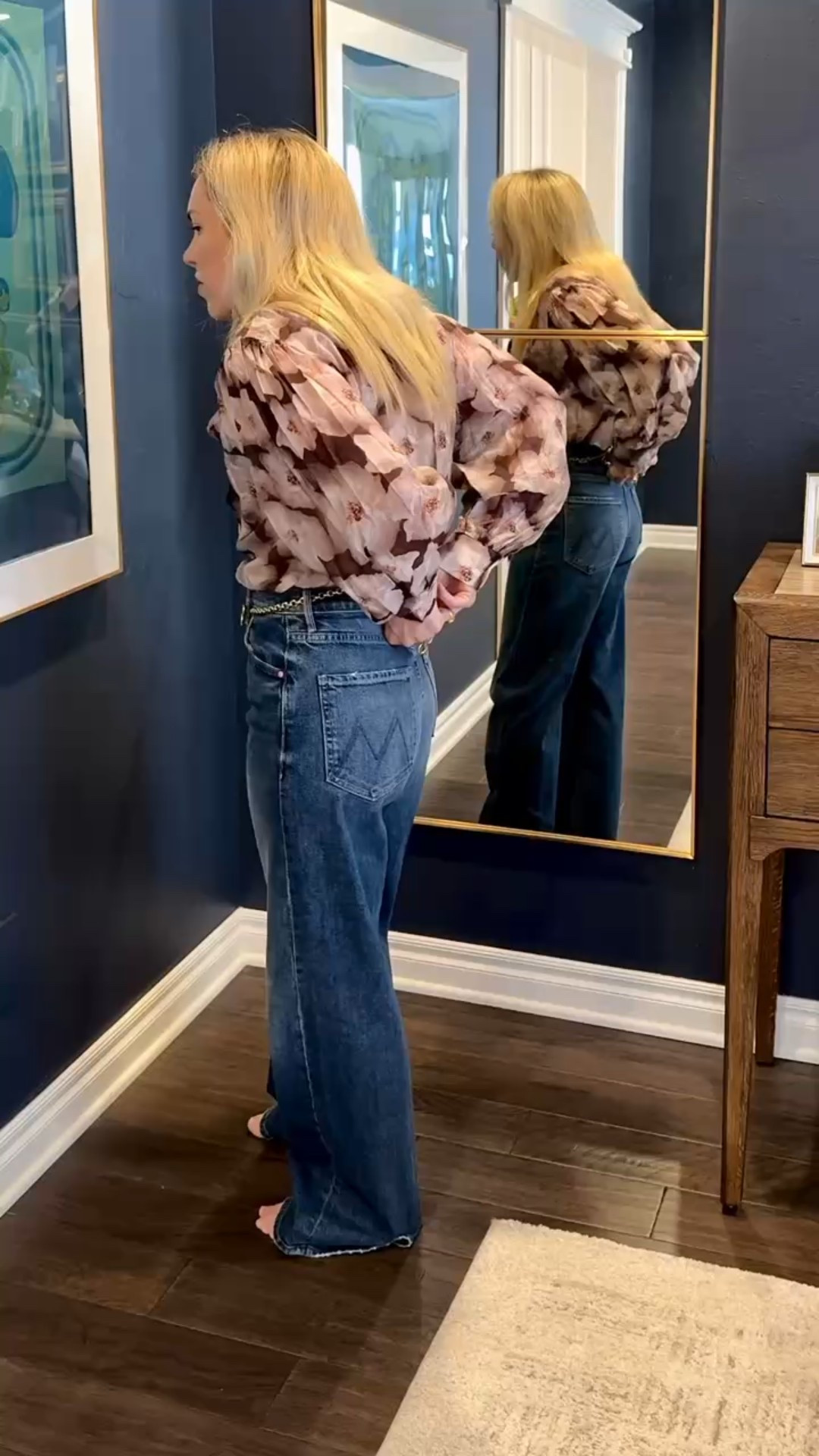 This floral top is so cute and a little cropped BUT perfect for tucking in.


Mother jeans 
Fall outfit 
Chloe belt 

#LTKItBag #LTKStyleTip 

#LTKFindsUnder100 #LTKSaleAlert #LTKootd #LTKSeasonal