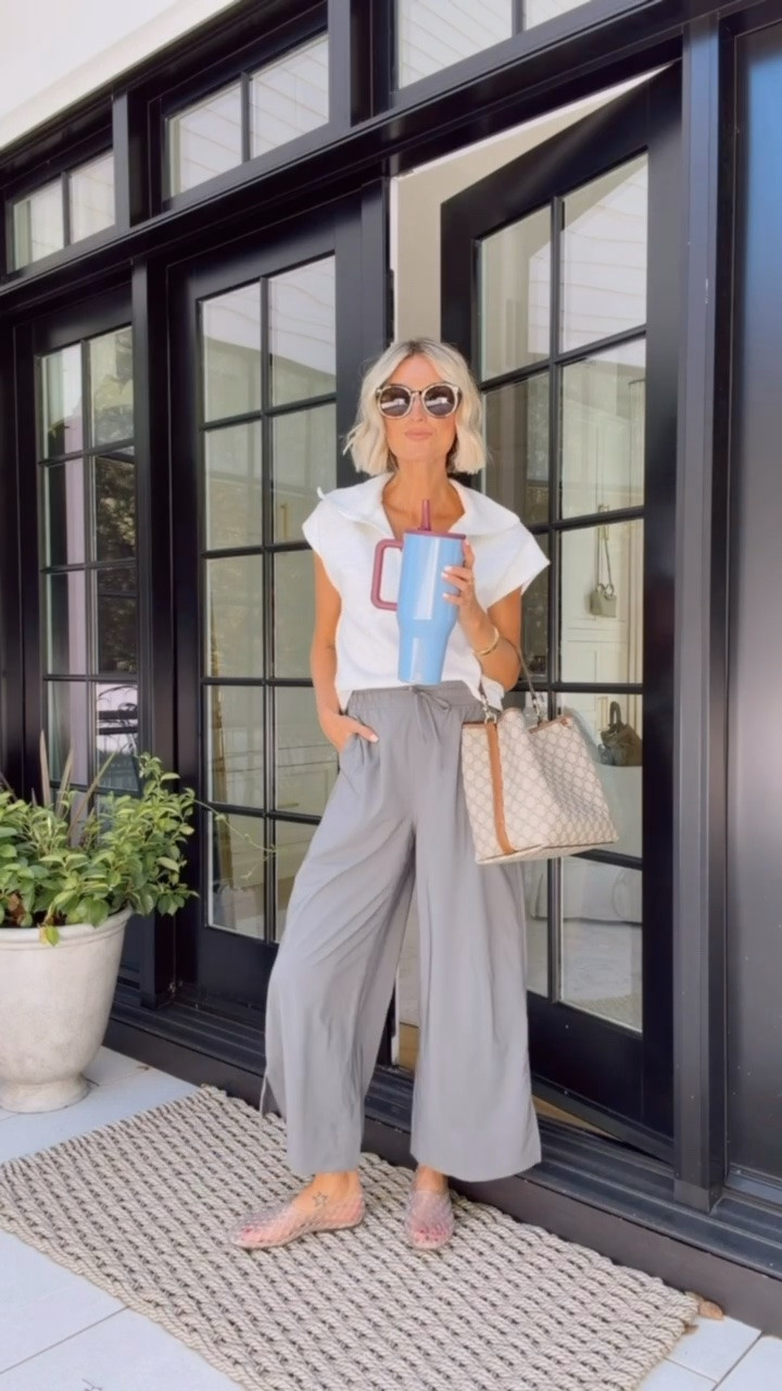 This sleeveless half zip has been one of my most worn athleisure finds in the last couple months! It’s so good! Love it styled with these Amazon wide leg pants!

Loverly Grey, Target, pre fall look, athleisure, travel outfit, airport outfit

#LTKootd #LTKTravel
