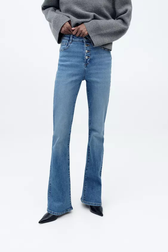 HIGH WAIST - FLARED LEG - FULL LENGTH - STRETCHFive pocket jeans with a high waist. Washed effect... | Zara US