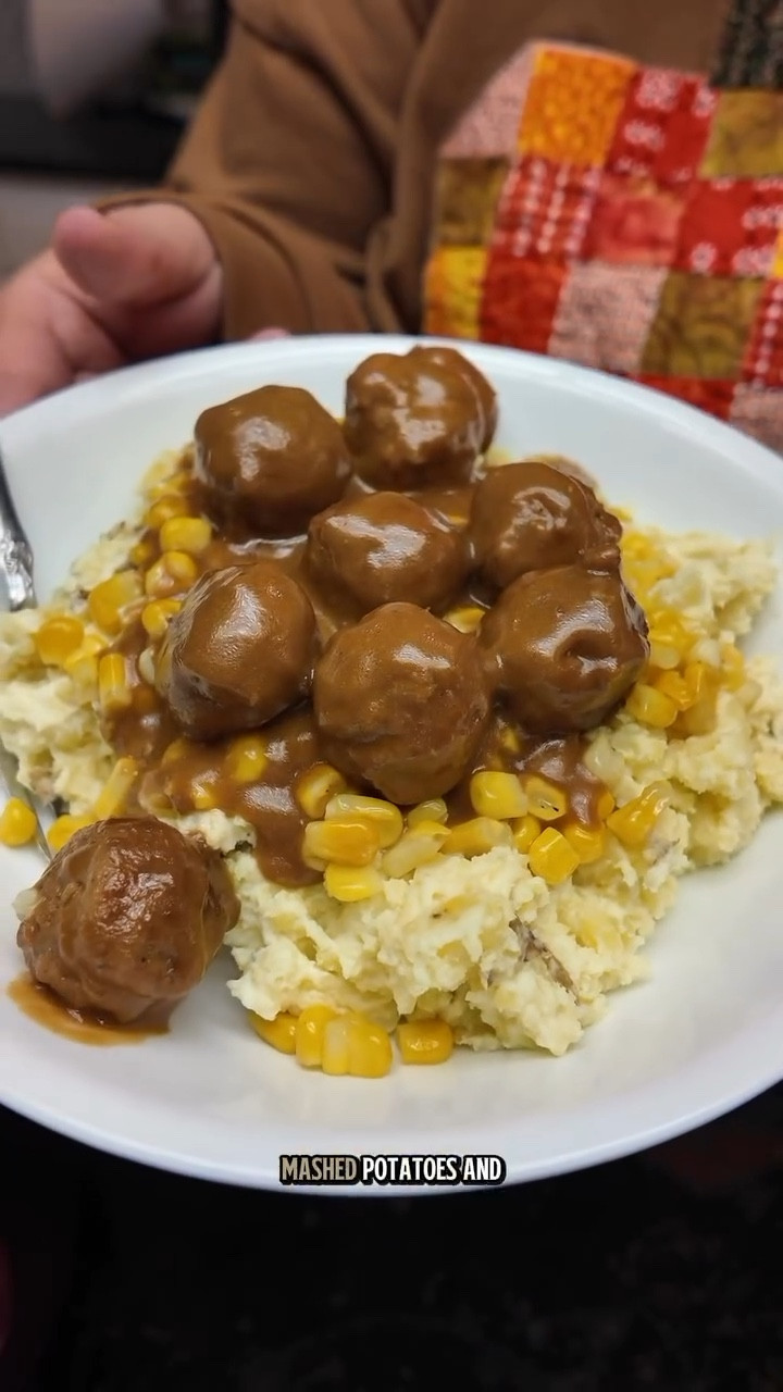 Let’s address the elephant in the room. I filmed this on a day I had therapy so naturally I looked a mess because therapy tears are so real. It’s fine but this is real life and dinner was so good it made me forget why I was a hot mess!

#LTKFindsUnder50 #LTKfoodie #LTKHome