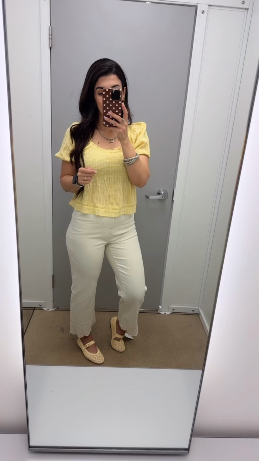 Walmart outfit idea ⬇️⬇️⬇️
•Top in size M
•Jeans in size 4