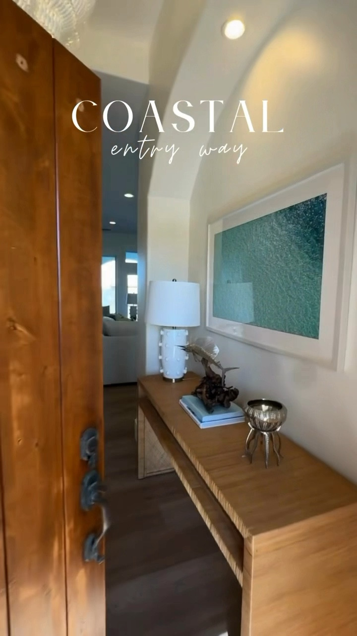 Where the ocean breeze meets intentional design-this coastal entryway sets the tone for seaside
serenity.
Honored to have this project featured in @thebendmag
The Bend Magazine—a true slice of paradise at the #ShorelineProject in Port Aransas, Texas

#LTKSaleAlert #LTKHome #LTKTravel
