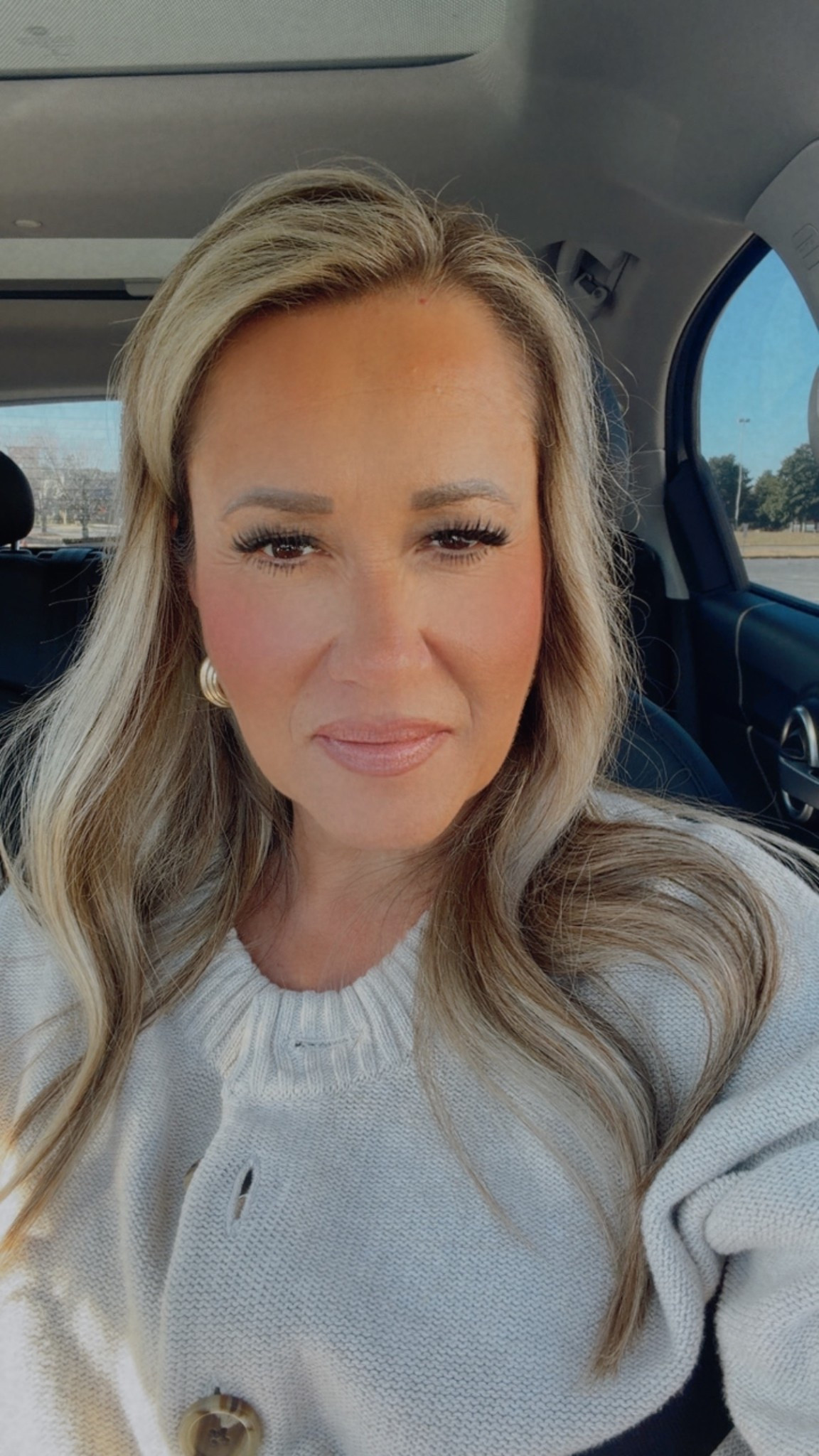 Because good lighting deserves a selfie moment 😉📷

All Makeup Items Listed Below:

*NARS Foundation: LANAI
*MAC: Mineralize Skinfinish - Natural Medium Plus
*ALASTIN Skincare: Hydrant Pro Mineral Sunscreen 
*Hourglass Concealer: Shade FAWN
*Make up by Mario Bronzer Shaping Stick: LIGHT MEDIUM 
*NARS: ORGASM Blush
*Cover Girl: Perfect Blend Eyeliner Pencil BASIC BLACK 
*Benefit Cosmetics: Brow Pencil in #3
*Charlotte Tilbury Lip Liner: PILLOW TALK MEDIUM
* Charlotte Tilbury Lipstick: CAT WALKING (1st layer) 
*Pink Dust Cosmetics: Lipsticks: ANGELINA & PINK DIAMOND (2nd & 3rd Layers)
#Laura Mercer: Translucent Loose Setting Powder  
Ultimate Blurring Powder: ULTRA PINK
#Charlotte Tilbury: Airbrush Flawless Waterproof Setting Spray 

Lashes: FlutterHabit - THE ORIGINAL 

#GoldenHourGlow #PerfectLight #EffortlessElegance #ChasingLight #MoodCaptured #sephora #pinkdustcosmetics

#LTKCyberWeek #LTKBeauty #LTKGiftGuide