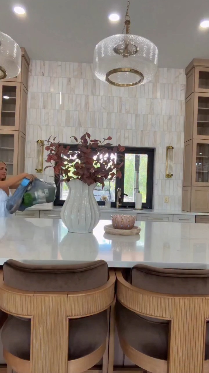 Type SHOP for host a very chic but very affordable Easter at your home this Sunday 🪺🐣🥕🧺🐰💐 #easter #hosting #eastersunday #homedecor #springhome