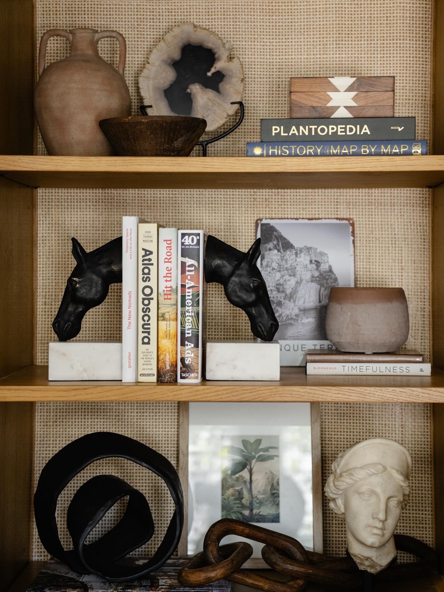 …but first, let’s take a shelfie 😜
A curated blend of old + new pieces that reflect my client’s personality, love of travel, and office energy.

Which detail’s your favorite?
#MorganPageDesigns #shelfie #bishopartsdesign #dallasinteriordesign #officeshelves #moodyoffice #travelinspired #mypotterybarnstyle #shoppeamberinteriors #mcgeeandco