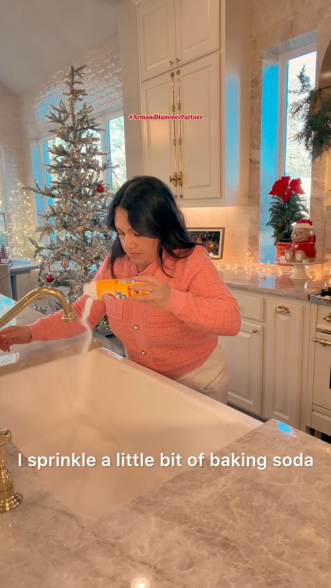 
Simple home resets I always come back to ✨
From the sink to the oven door to freshening rugs, baking soda is one of those things I use year-round especially during the busy winter months. One box, so many uses, and it just works. Shop now at Walmart 
@armandhammer
#armandhammerPartner #bakingsodahacks
