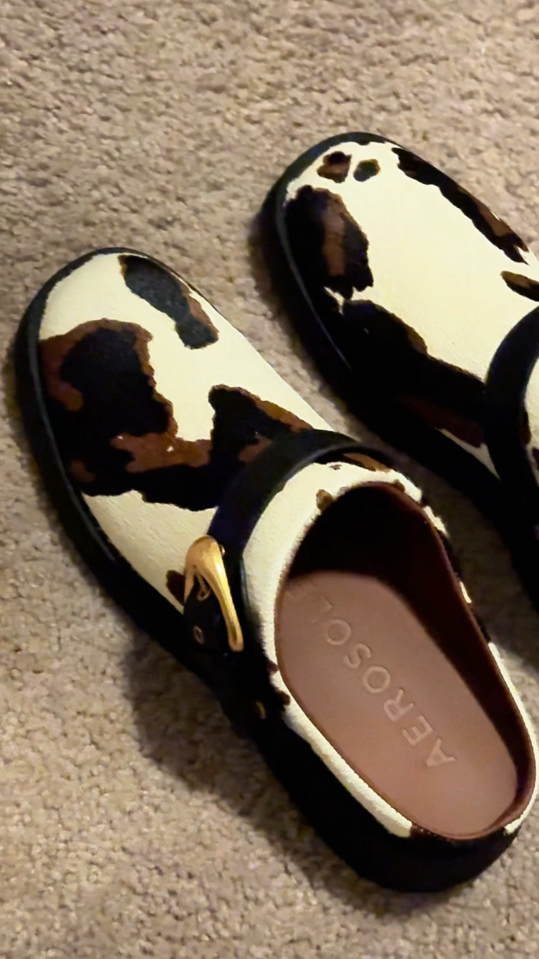 Unboxing: Comfortable Convertible Clog in Cow Print Haircalf Cowhair from Aerosoles! Runs true to size 😎

#LTKFindsUnder100 #LTKStyleTip #LTKShoeCrush