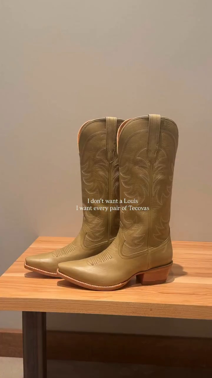 Come with me to snag a new pair of @tecovas 🫒👢🍸 I couldn’t pass up the limited edition Annie with a custom brand! ✨

My favorite boots! I linked mine for you if you need the link!

#boots #tecovas #tecovasboots #cowboyboots
