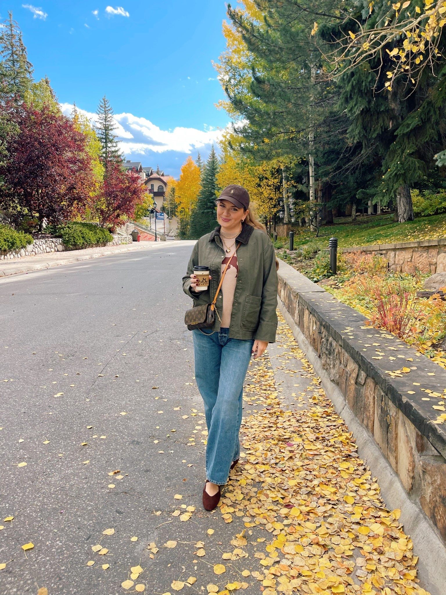 Dreamiest fall day 🤎🍂 Loving this barn jacket from Old Navy! 