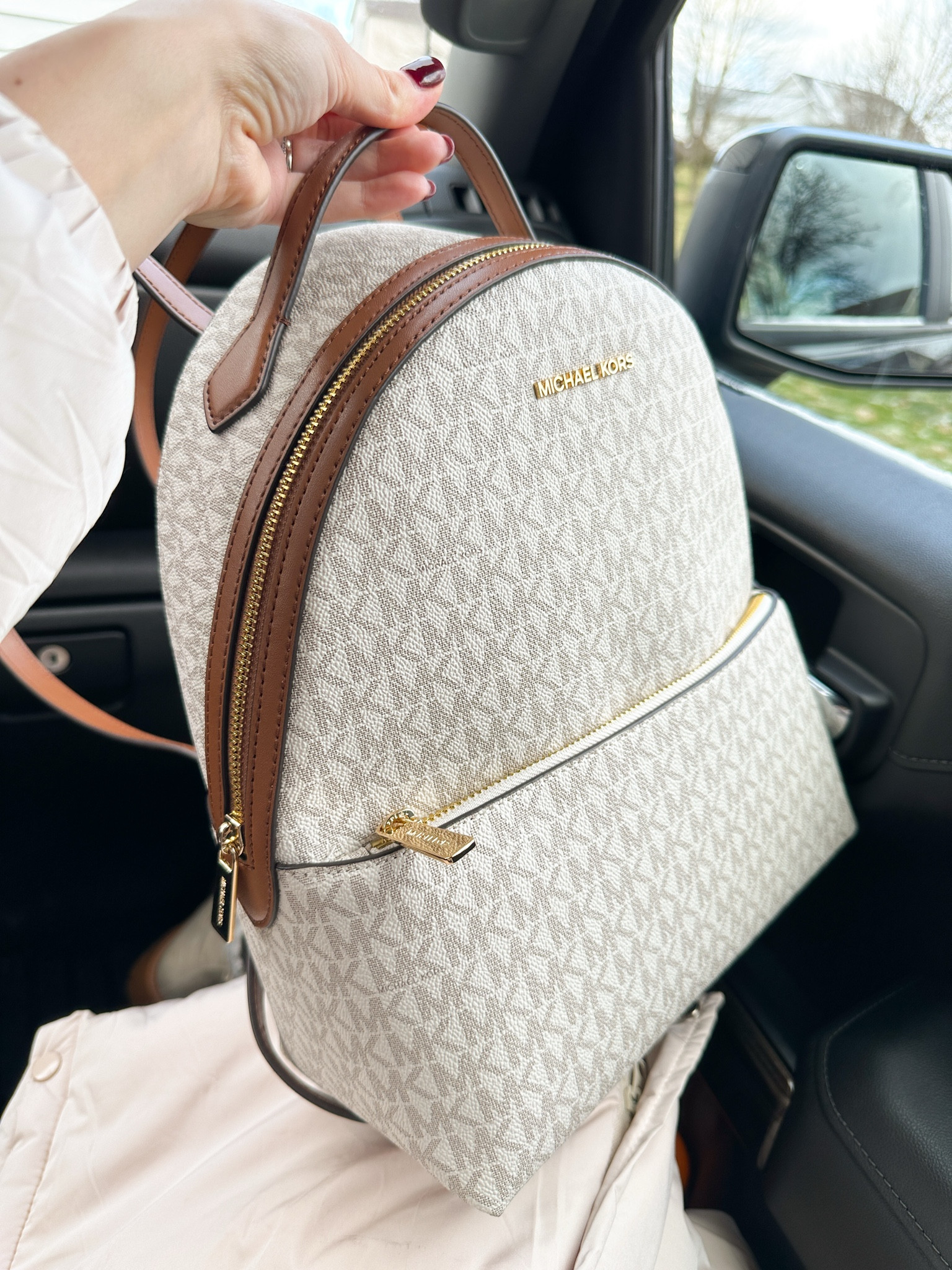 Michael Kors Oulet!! 84% off!! 



#LTKFindsUnder100 #LTKFamily #LTKSaleAlert