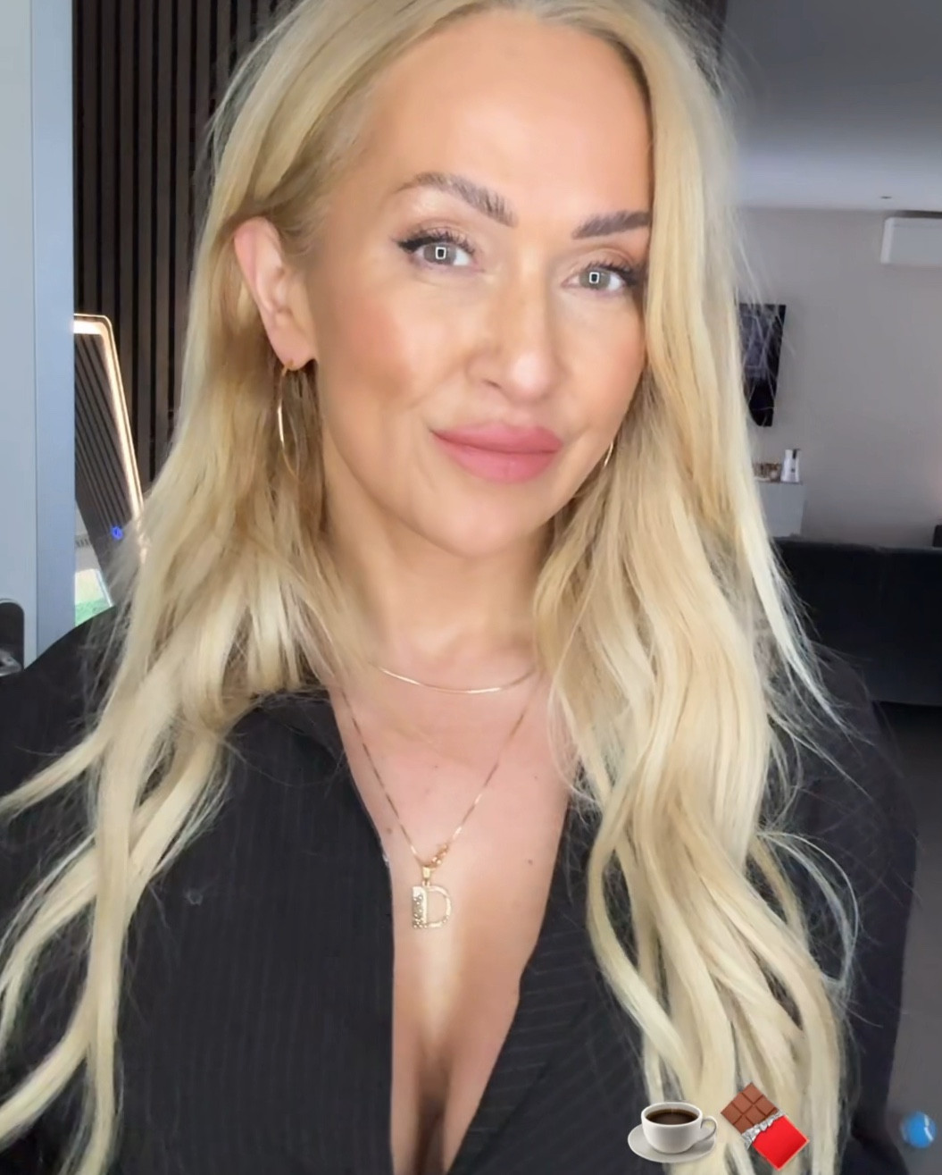 Love this lipstick 🥰 café mocha by MAC

#lipstick #maccosmetics #makeup #styleover50

#LTKover50style #LTKnederlands #LTKbeauty