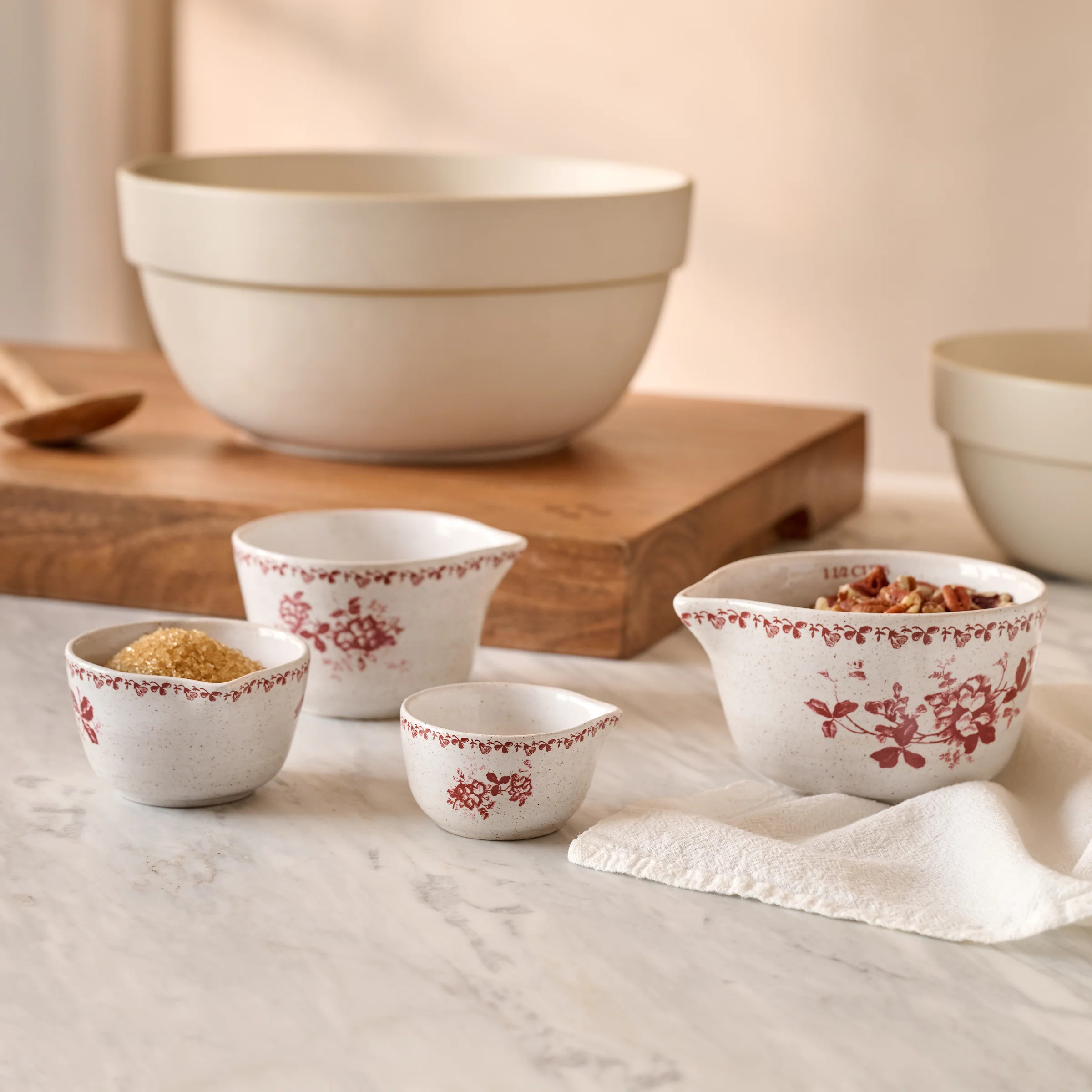 Heirloom Garden Scarlett Floral Measuring Cup Set | Magnolia