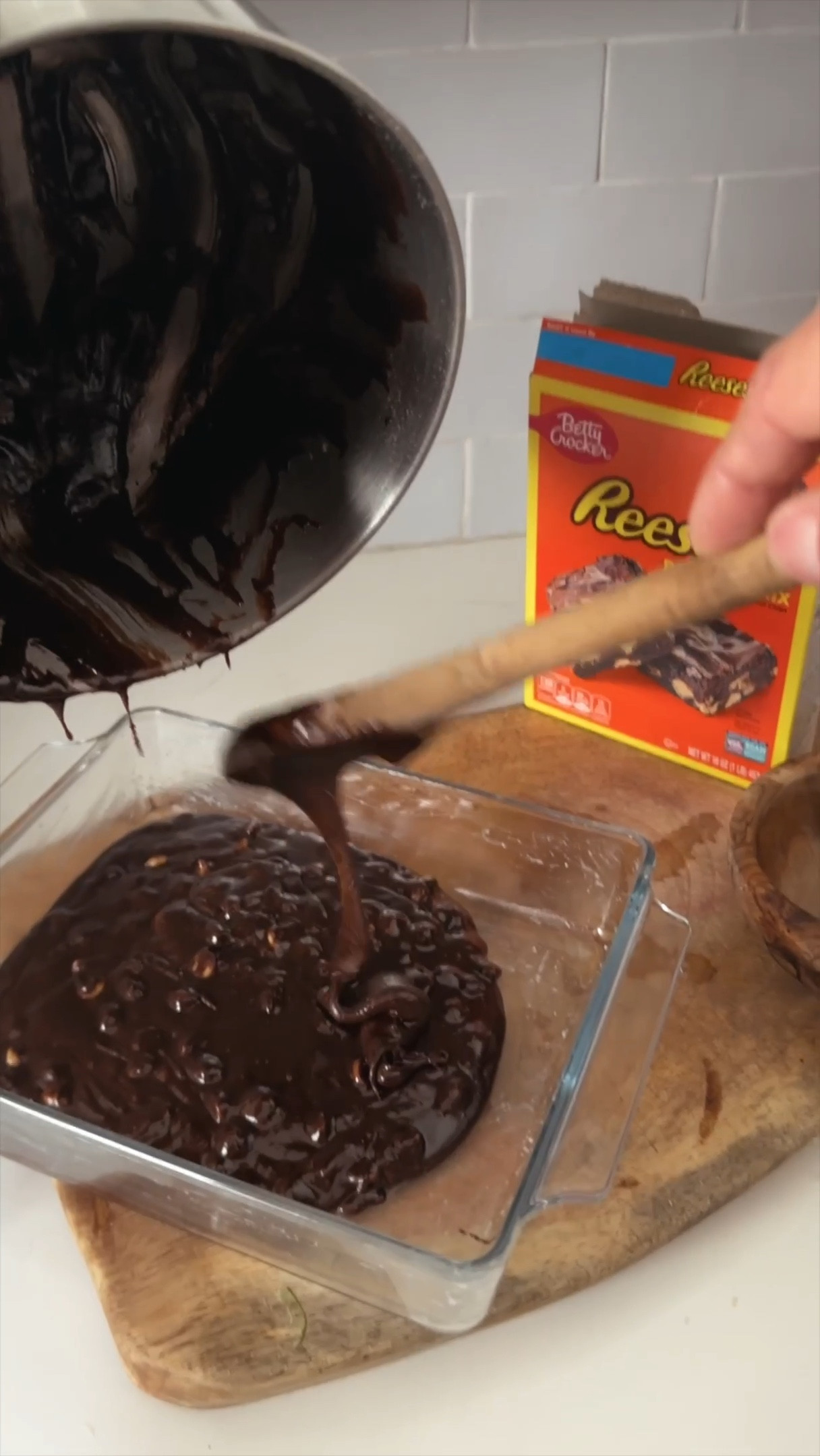 It’s that baking time of the year! 
❄️🎄 Make it easy on yourself and enjoy the process with this great, super useful and functional glass baking dish with glass lid, ready to make baking mixes and kitchen accessories that aid a bit of holiday cheer to the moment ↣ 

#LTKVideo #LTKhome #LTKHoliday