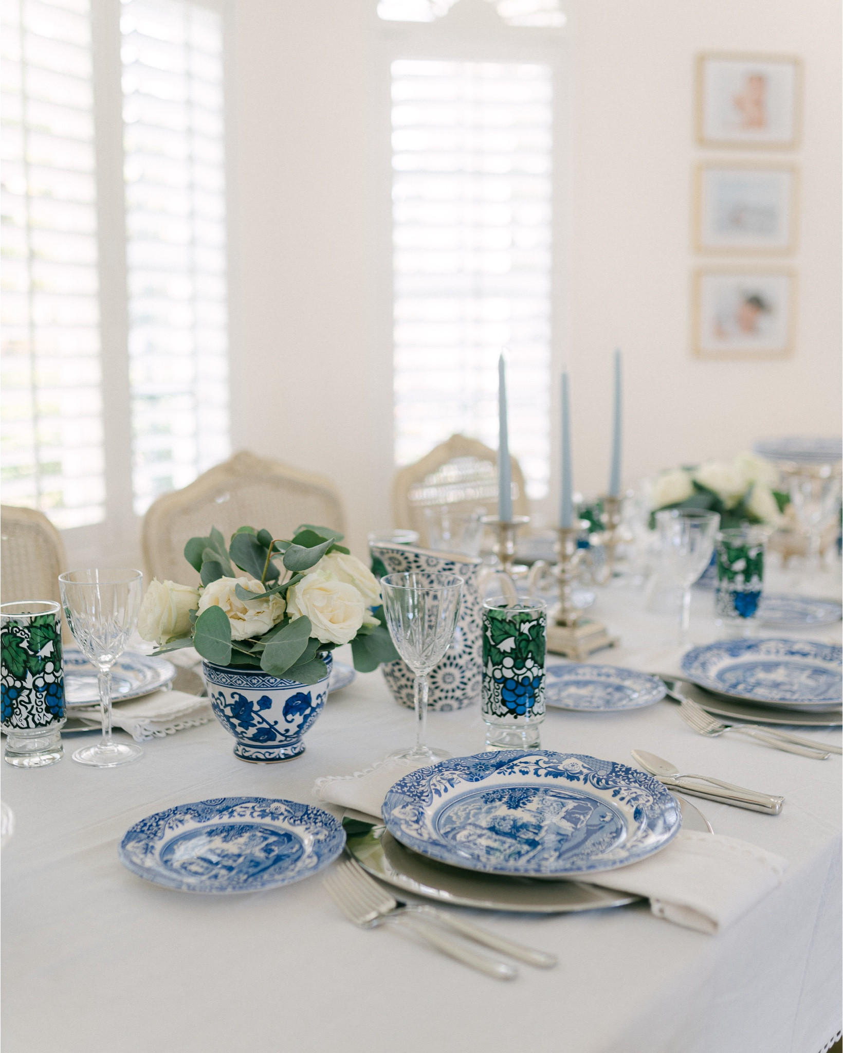 Blue and white love.
.
.
.
.
#Blueandwhitetablescape 
#springtablescape
#birthdaydecor
#eastertablescape
#easterdecor

#LTKHome