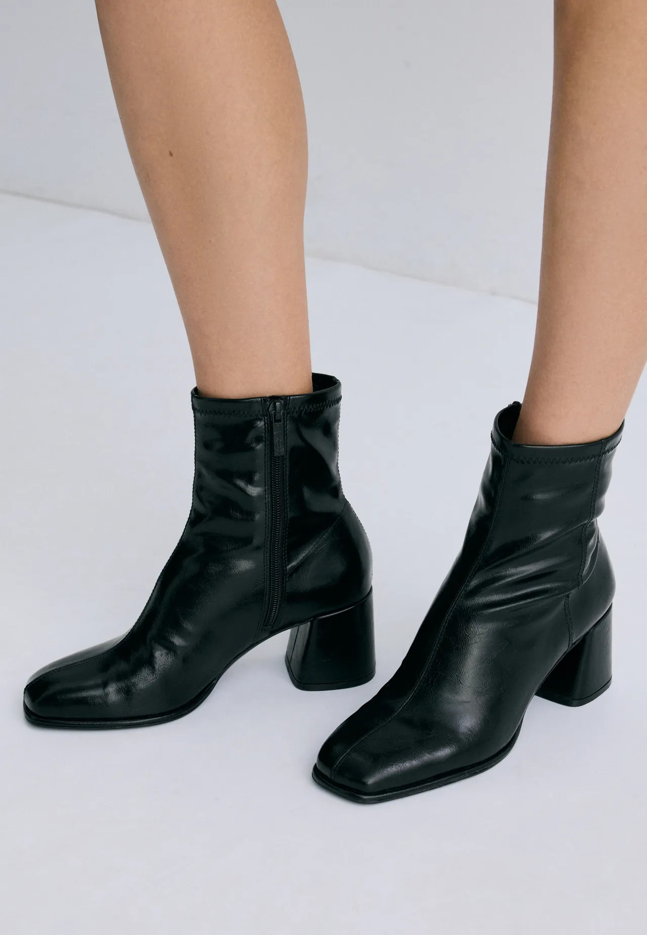 Absatzstiefeletten mit breitem Absatz | Stradivarius DE
