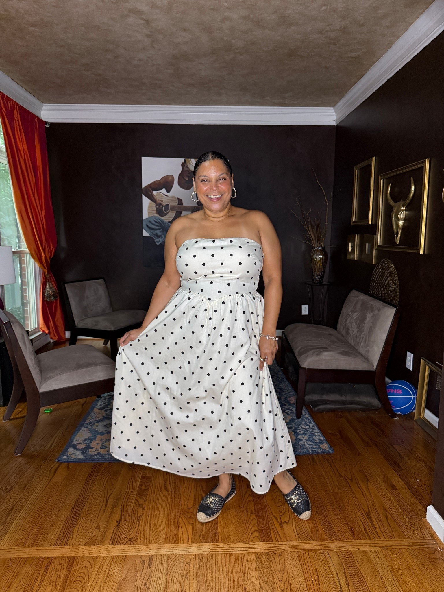 This dress is so good. Demure yet spicy at the same time. I’ve linked some good ones that are a close match.
Polka Dot Strapless Dress

#LTKFindsUnder100 #LTKMidsize #LTKStyleTip