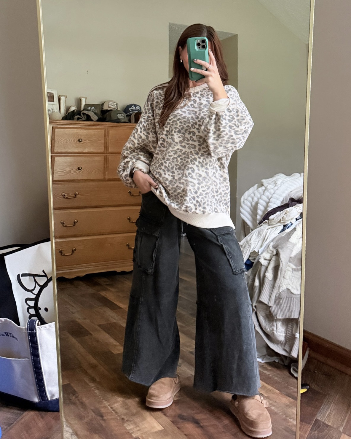 comfy + cute for this rainy day 

y’all NEED this sweatshirt- super oversized & comfy for fall/winter. I’m wearing a size S & it runs about 2 sizes bigger

use code MSATENZIE to save $$$ on the pants

#LTKStyleTip #LTKSaleAlert #LTKU