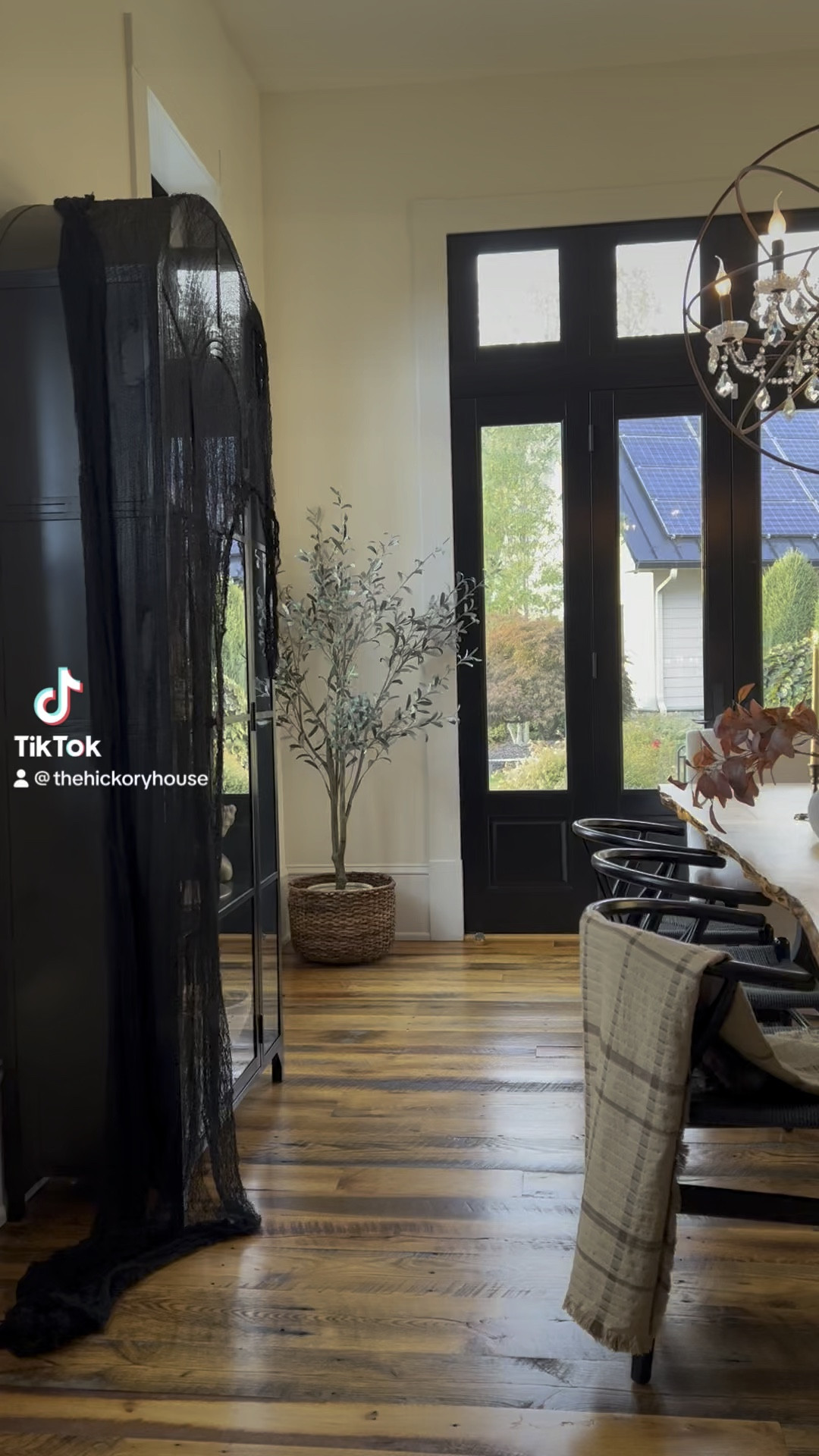 Halloween Dining Room 🖤

#LTKhome #LTKSeasonal #LTKHalloween