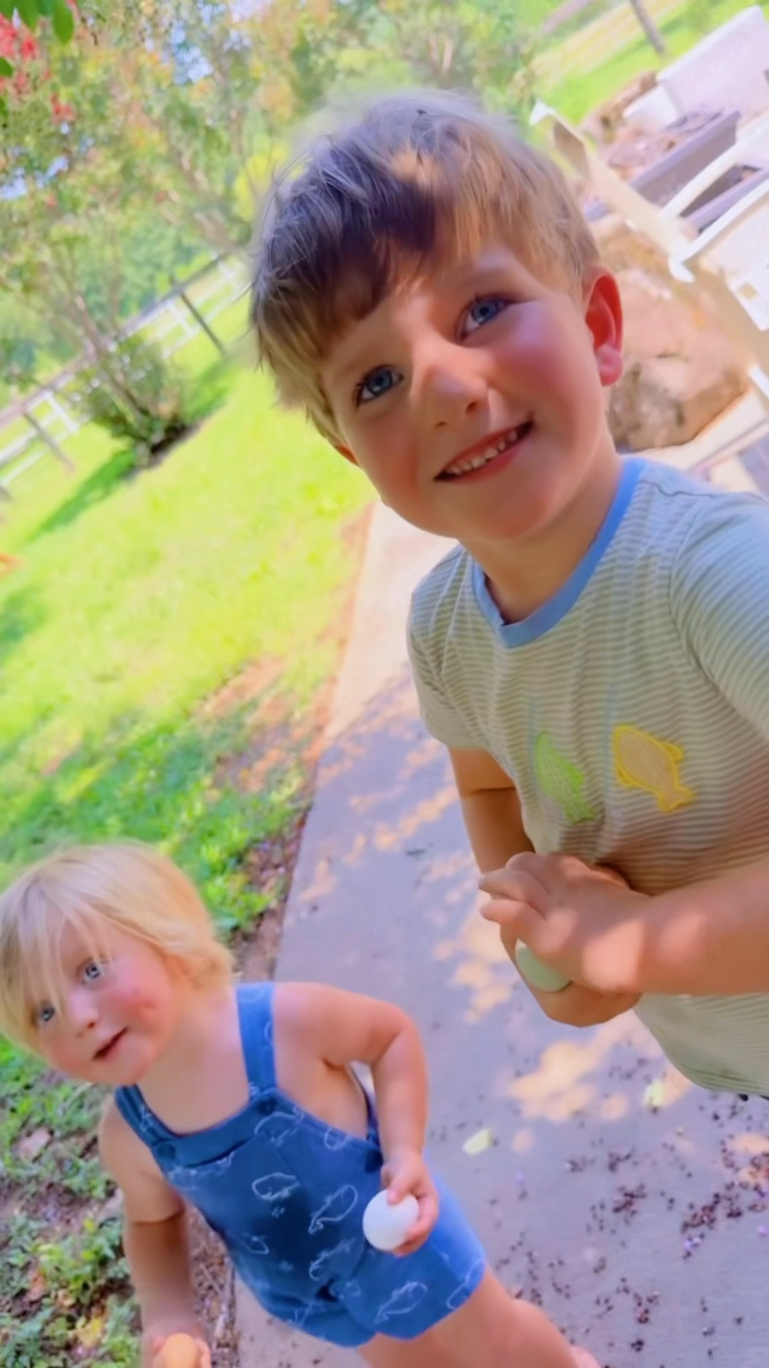And ofcourse out fetching eggs 🥚, swinging 💨, playing in the treehouse 🌳, and digging 🪏 in the sandbox 🪣 like little boys do!!! 👶🏼🩵👶🏼