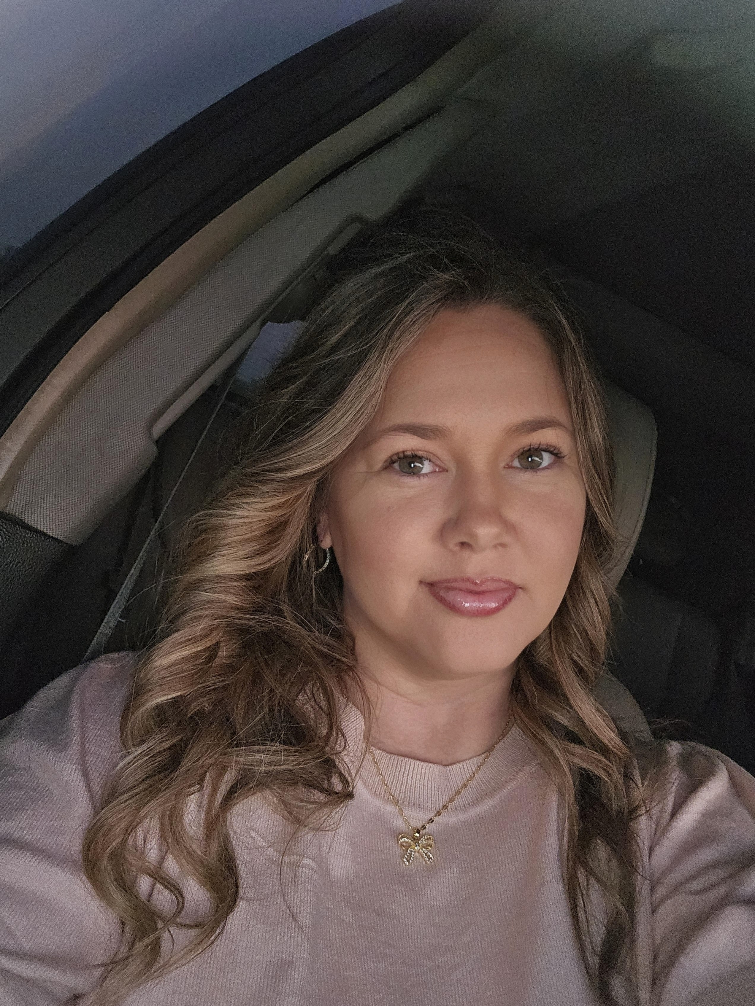When the hair and makeup are givinggg ✨ and my favorite Amazon necklace is the perfect finishing touch! Obsessed with how effortless this look came together. Who else loves a soft glam moment? 💕Drop a 💫 if you’re feeling this vibe too! And if you want the deets on this necklace, comment ‘LINK’ and I’ll send it your way! ⬇️💛#SoftGlam #AmazonFinds #GlowUp #EffortlessBeauty #EverydayGlam #HairGoals #MakeupGoals #SelfieQueen

#LTKSpringSale #LTKBeauty #LTKStyleTip