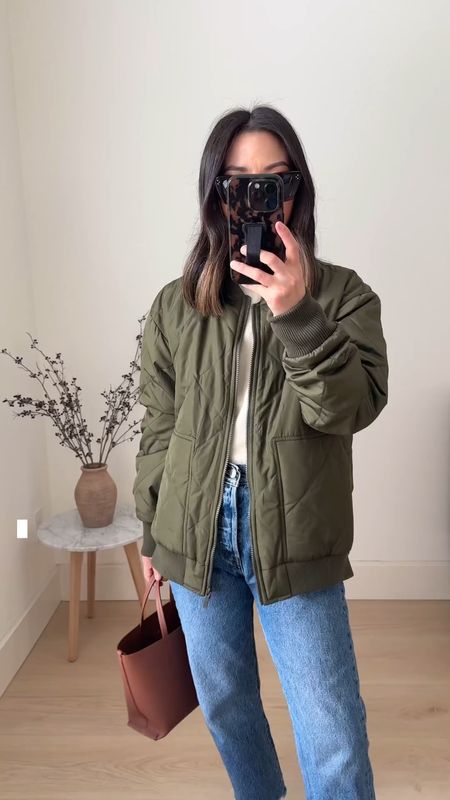 Zella quilted jacket. Wearing the xs. Thin with side slits. 

Zella jacket xs
Everlane sweater xs
Levi’s jeans 25. Cut hems
Onitsuka sneakers 4 men’s. 
Everlane bag 
Celine sunglasses  

Spring outfits, spring style, jeans, sneakers, purse 

#LTKfindsunder100 #LTKSeasonal #LTKshoecrush