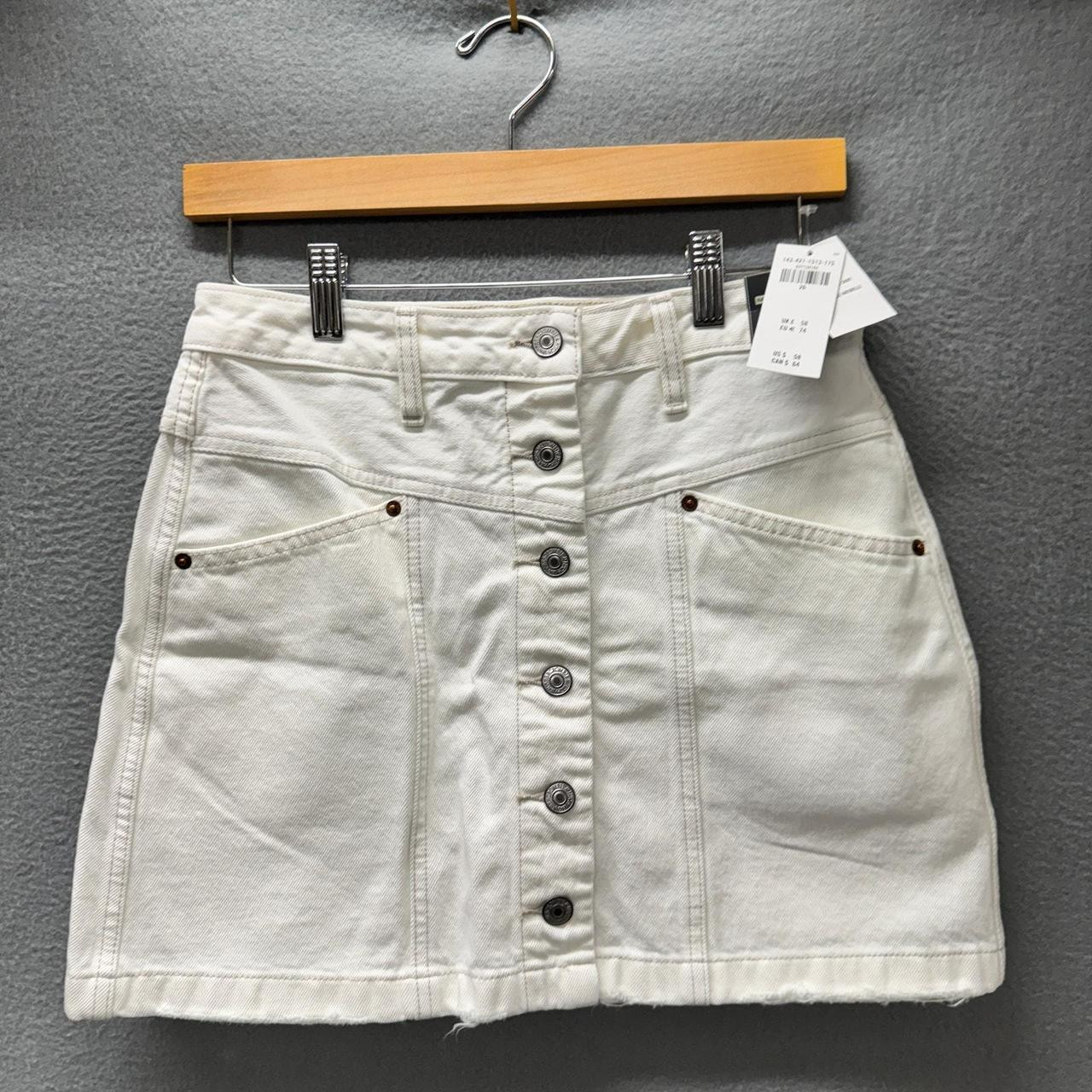 Abercrombie & Fitch Women's Mini Skirt - White - 2 | Depop US