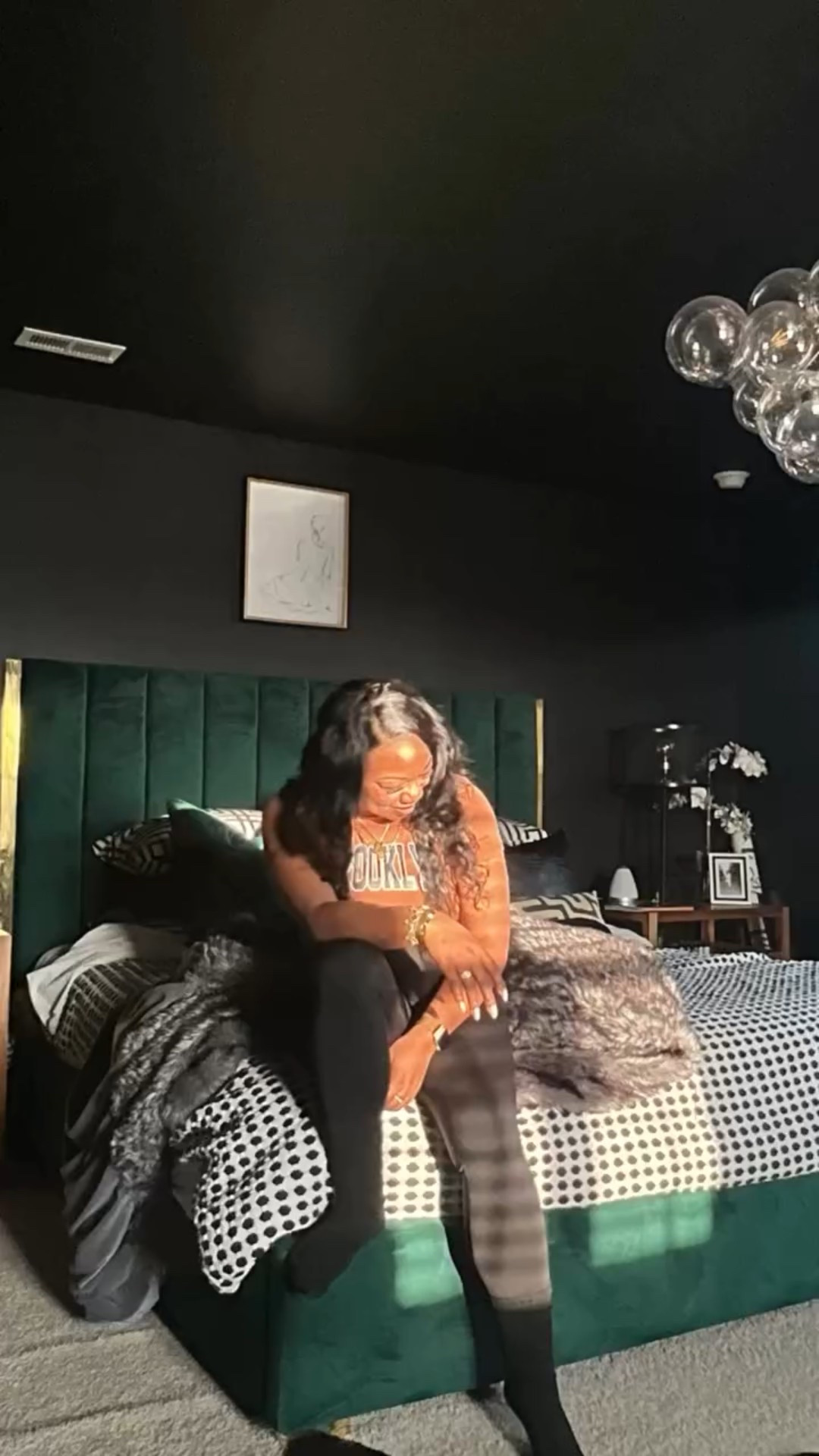 Design Lovers! As promised I’m sharing with you my home. Next up wallpaper on the back wall. Honeyyyy, I should’ve bought peel & stick cause the way it’s about to take me days to install this. Have an amazing day. 

Anyone want to help? Who has installed wallpaper the traditional style? 

Link to bed in my LTK shop