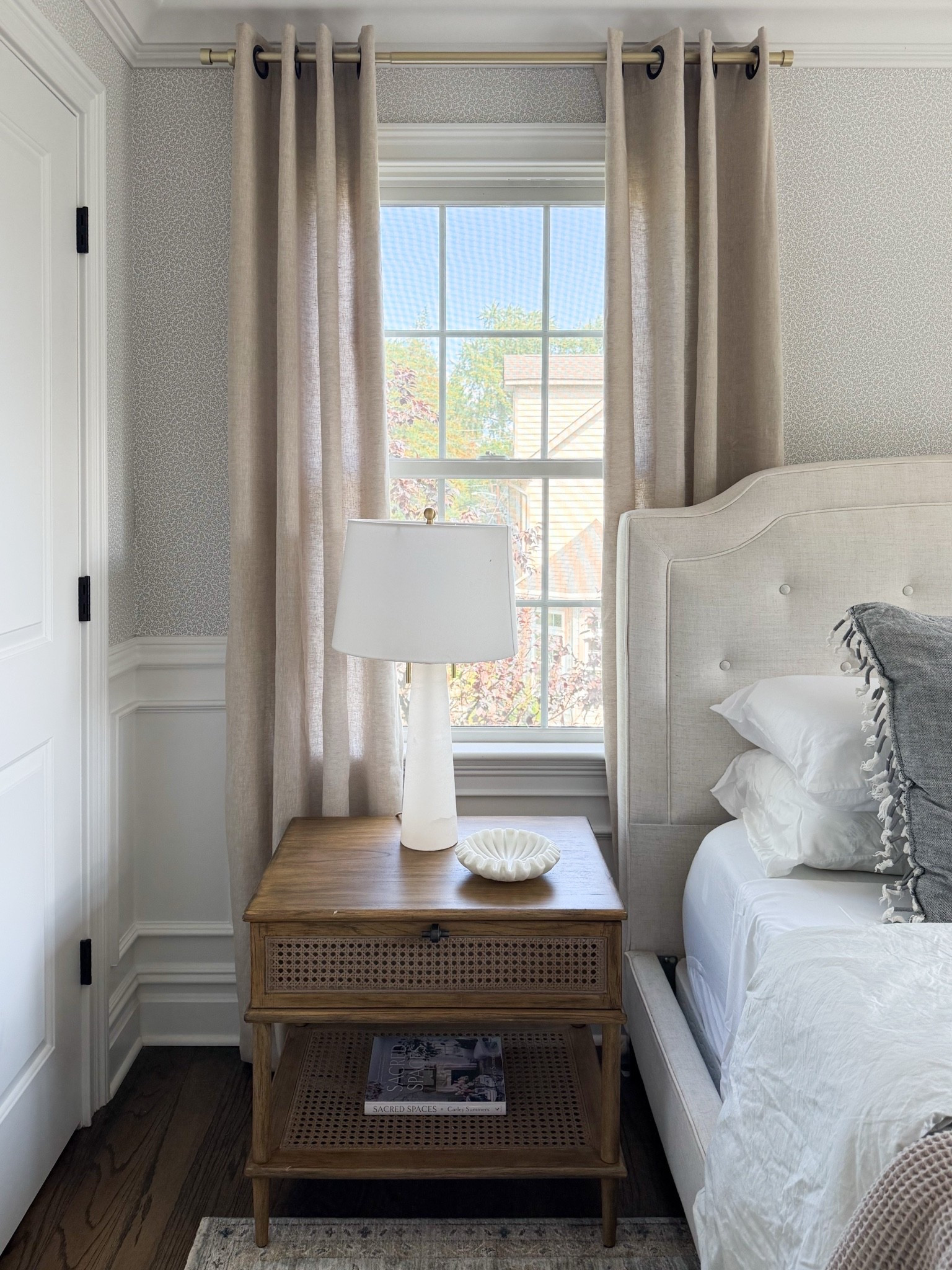 What if I told you one item can completely transform an entire room in your home? I recently added these linen curtain panels from @Quince to our guest bedroom and they make the room feel so cozy and complete. I chose the flax linen and a light filtering liner and it looks gorgeous!!

Linking these curtain panels along with some other cozy home finds from Quinxe (along with everything that I’m wearing!!) Fall is officially here and my closet and home are ready for it!