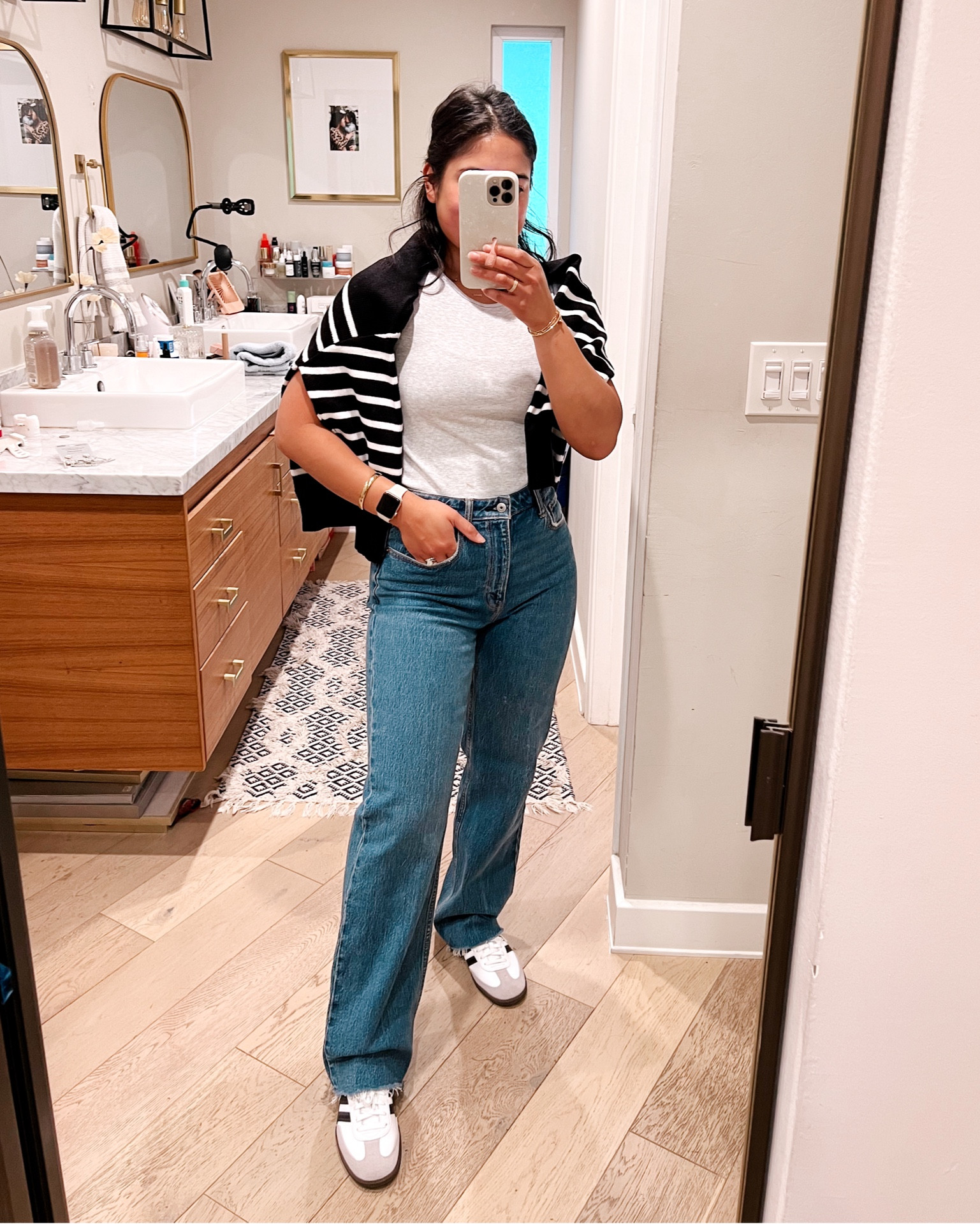 Casual fall mom outfit, school drop-off mom outfit, running errands outfit, casual fall style, fall style trends


#LTKstyletip #LTKSeasonal #LTKfindsunder50