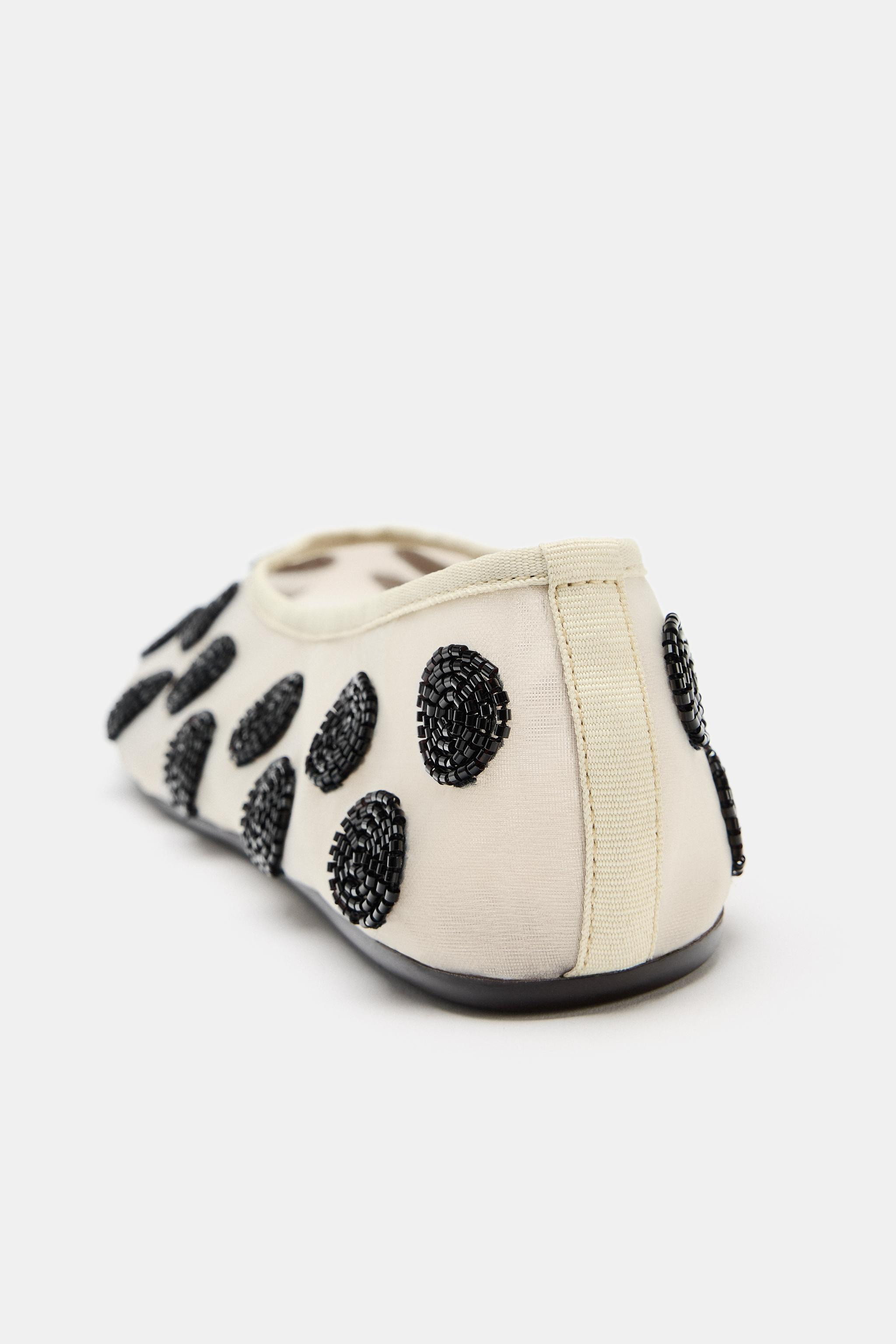 Flat ballet flats. Printed mesh upper with bead detailing. Rubber flat sole. Rounded toe.Sole hei... | Zara US