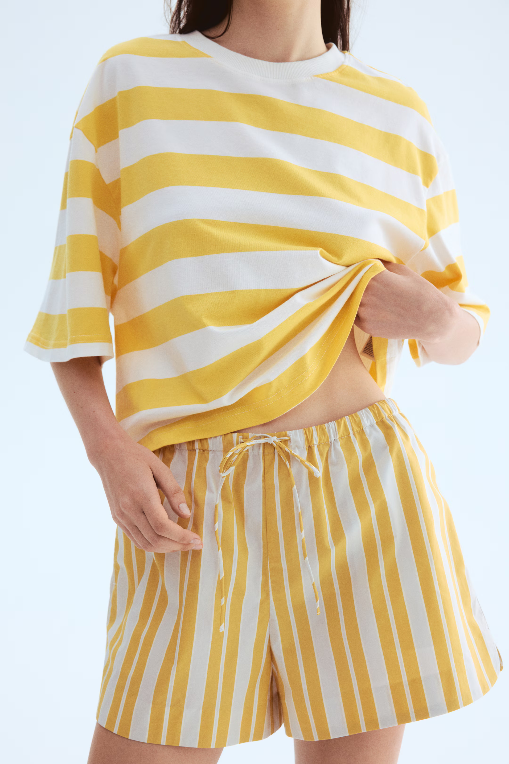 Cropped T-shirt | H&M (UK, MY, IN, SG, PH, TW, HK)