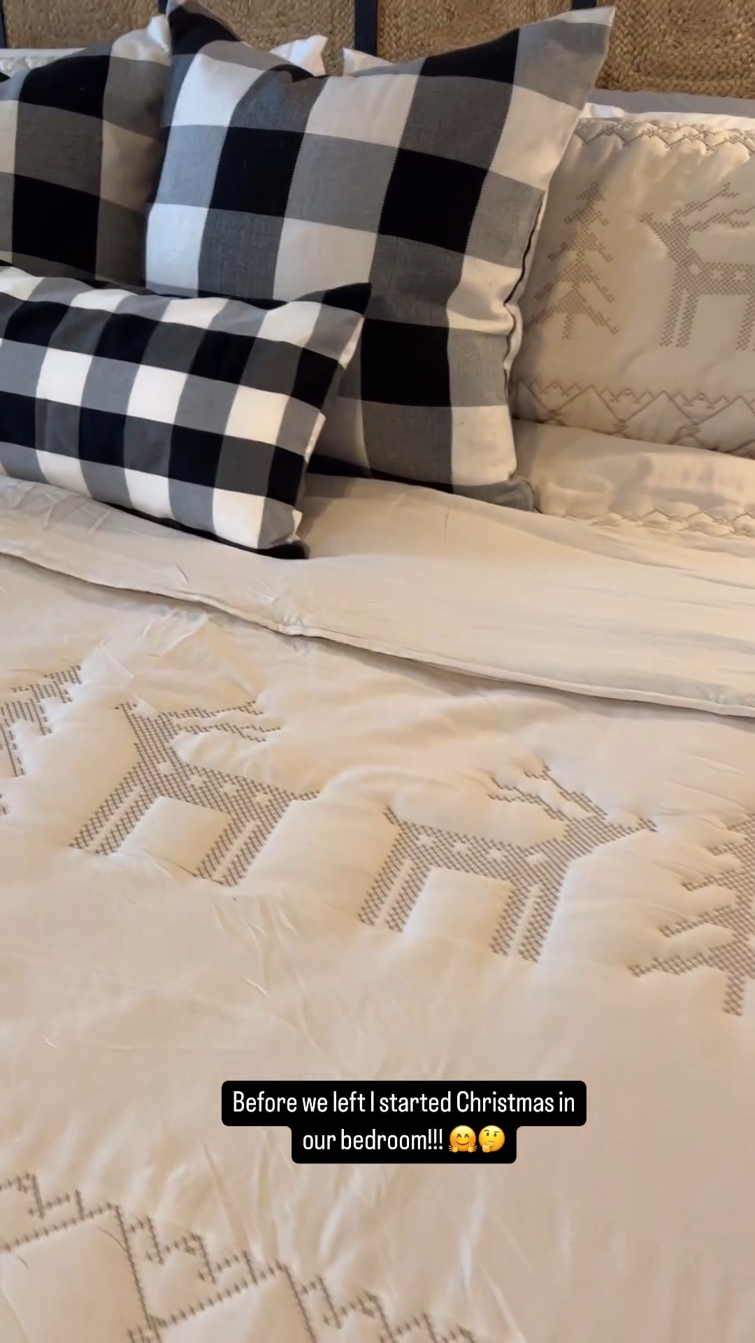 Christmas bedding, Christmas bedroom, Christmas throw,  neutral Christmas, farmhouse Christmas 

I got the California king blanket set and have a king bed 