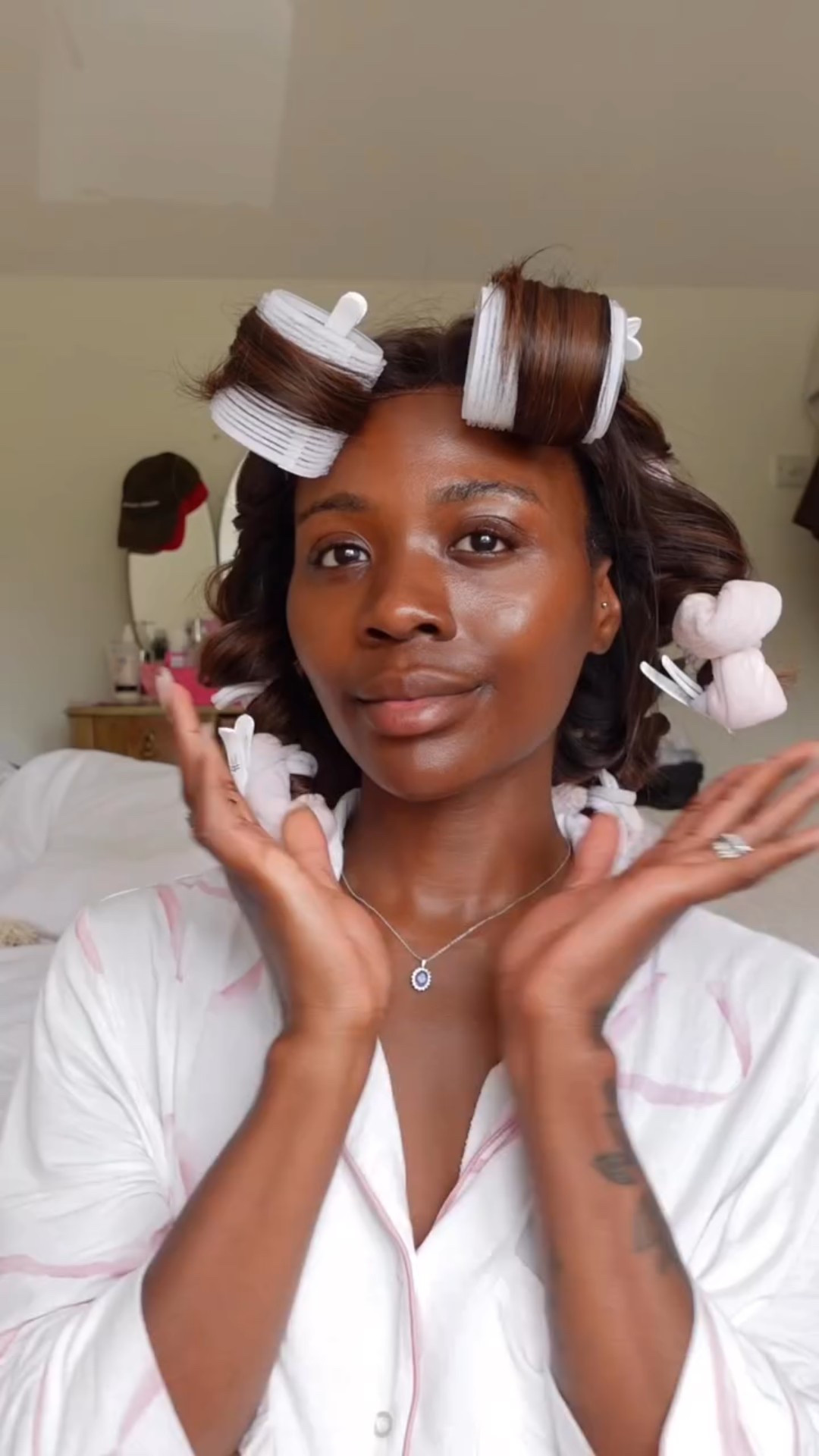 Updated base routine using all my fave products ✨ 

Will link all the products used on my LTK🛍️
Makeup brushes always @mob_and_ko 

#makeupturorial #baseroutine #makeupbase #makeupblog #beautyblogger #makeuplooks