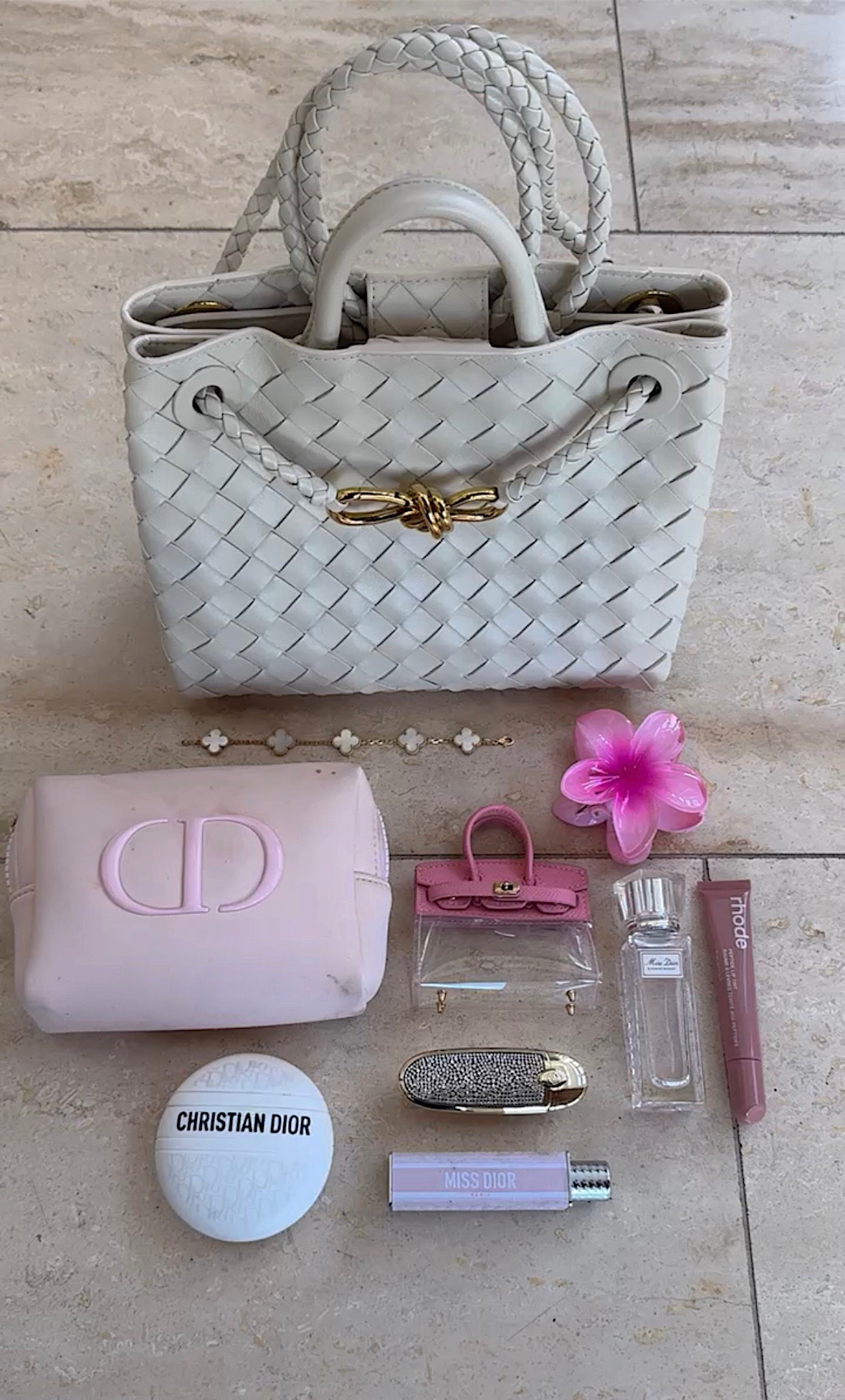 What’s in my bag? 🎀


#LTKaustralia #LTKbag #LTKbeauty