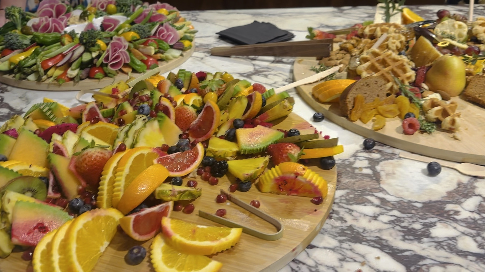 It’s the party season. #trays

#LTKParties #LTKHoliday #LTKGiftGuide