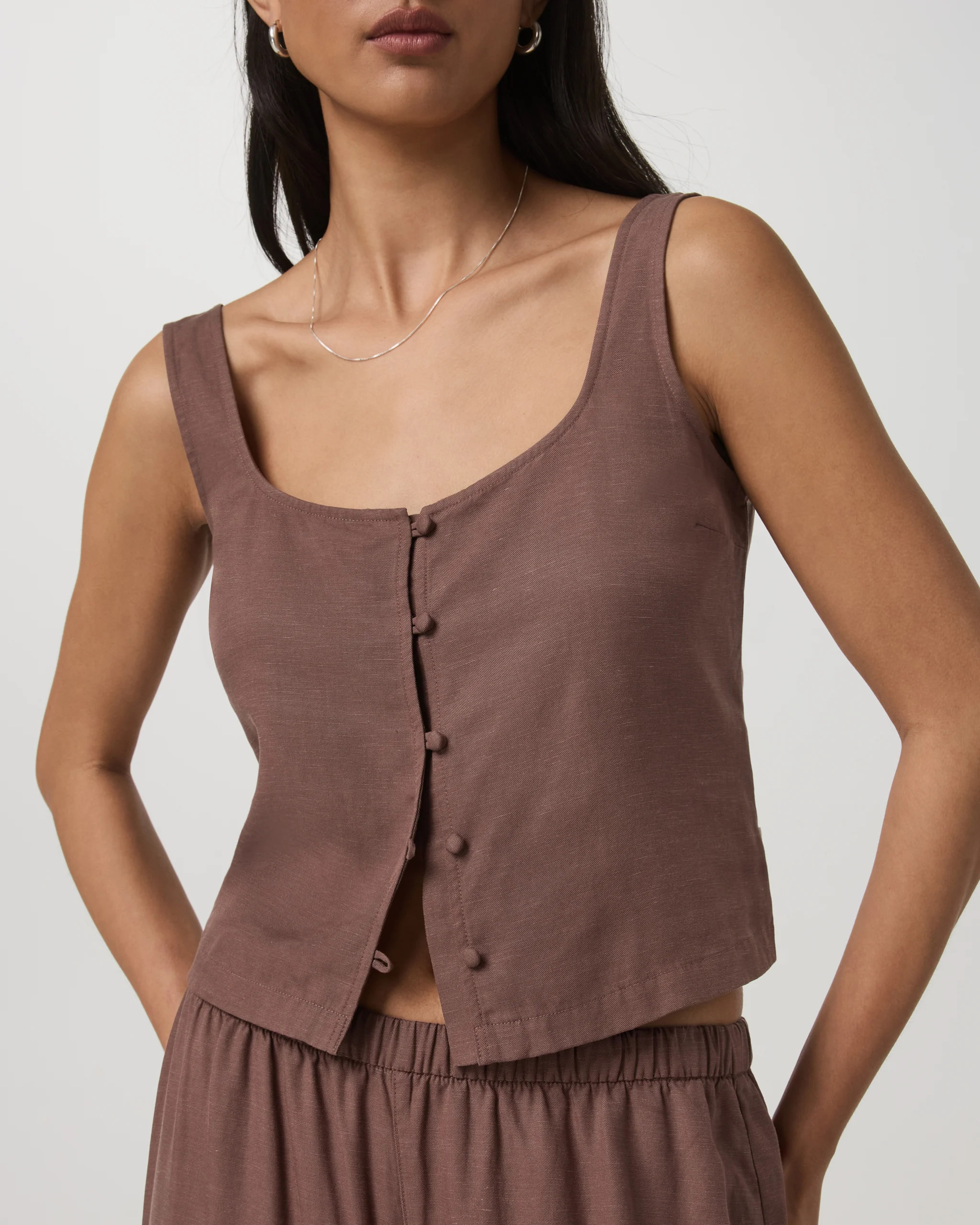 Trestles Twill Button Front Top – Women's Sable Top – Vuori | Vuori Clothing (US & Canada)