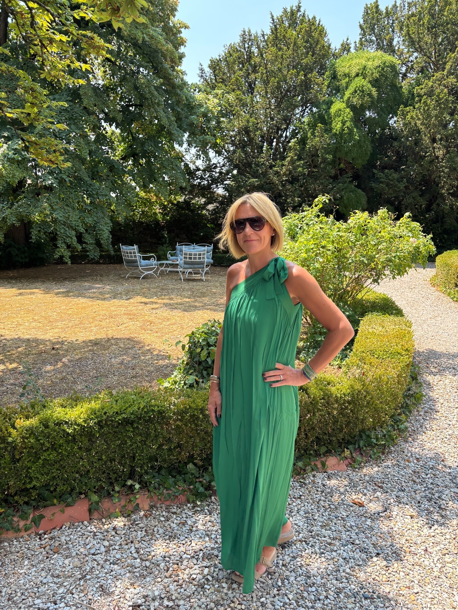 A pop of green
.
#mystyle #mymidlifefashion #outfirideas

#LTKeurope #LTKover50style