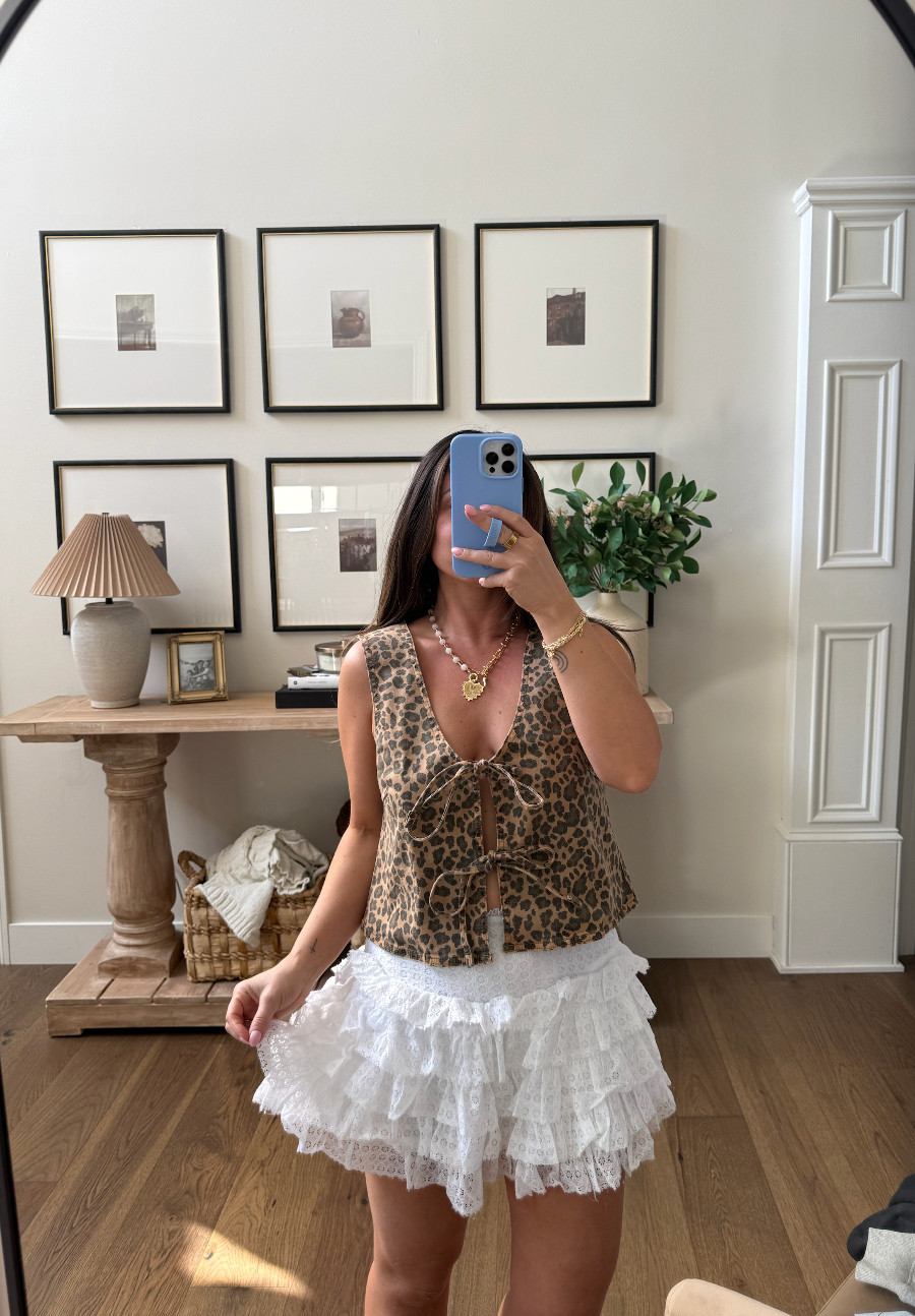 40% off my outfit today only!! Obsessed with this white mini skirt and this leopard tie top!! LOVE! 


spring outfit, spring style, spring fashion, summer outfit, summer style, vacation outfit  

 

#LTKSpringSale #LTKFindsUnder50 #LTKStyleTip