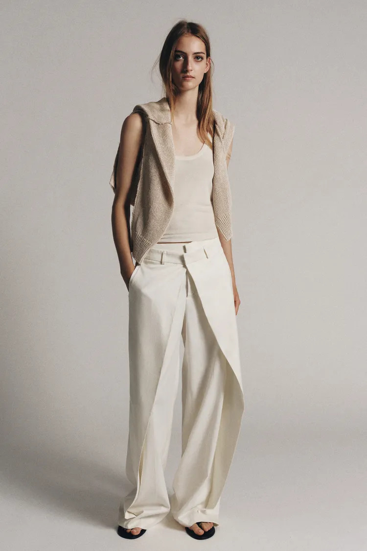 ZARA WOMAN COLLECTIONTrousers made from a 38% cotton blend yarn. Mid-waist with belt loops. Side ... | Zara UK