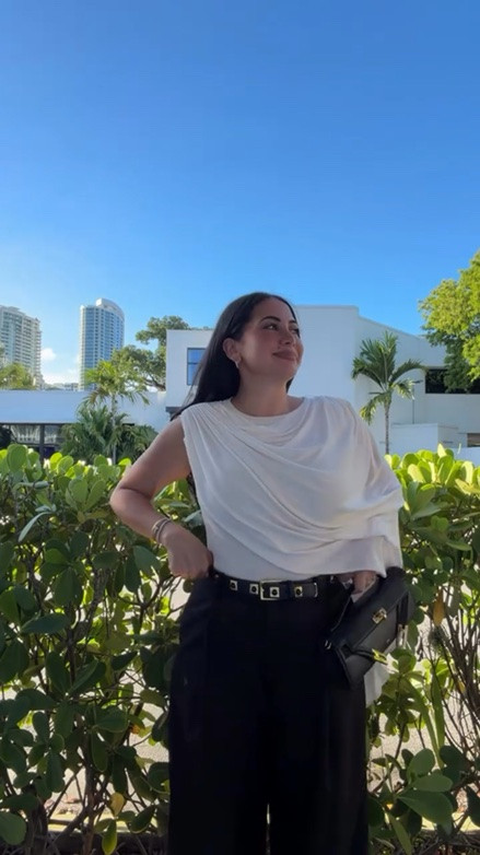 Truly was just trying to film an ootd 

Top @arakii.official 
Pants @maebestore 
Belt @aureum.collective 
Bag @jwpei_official 

#ootd #miami