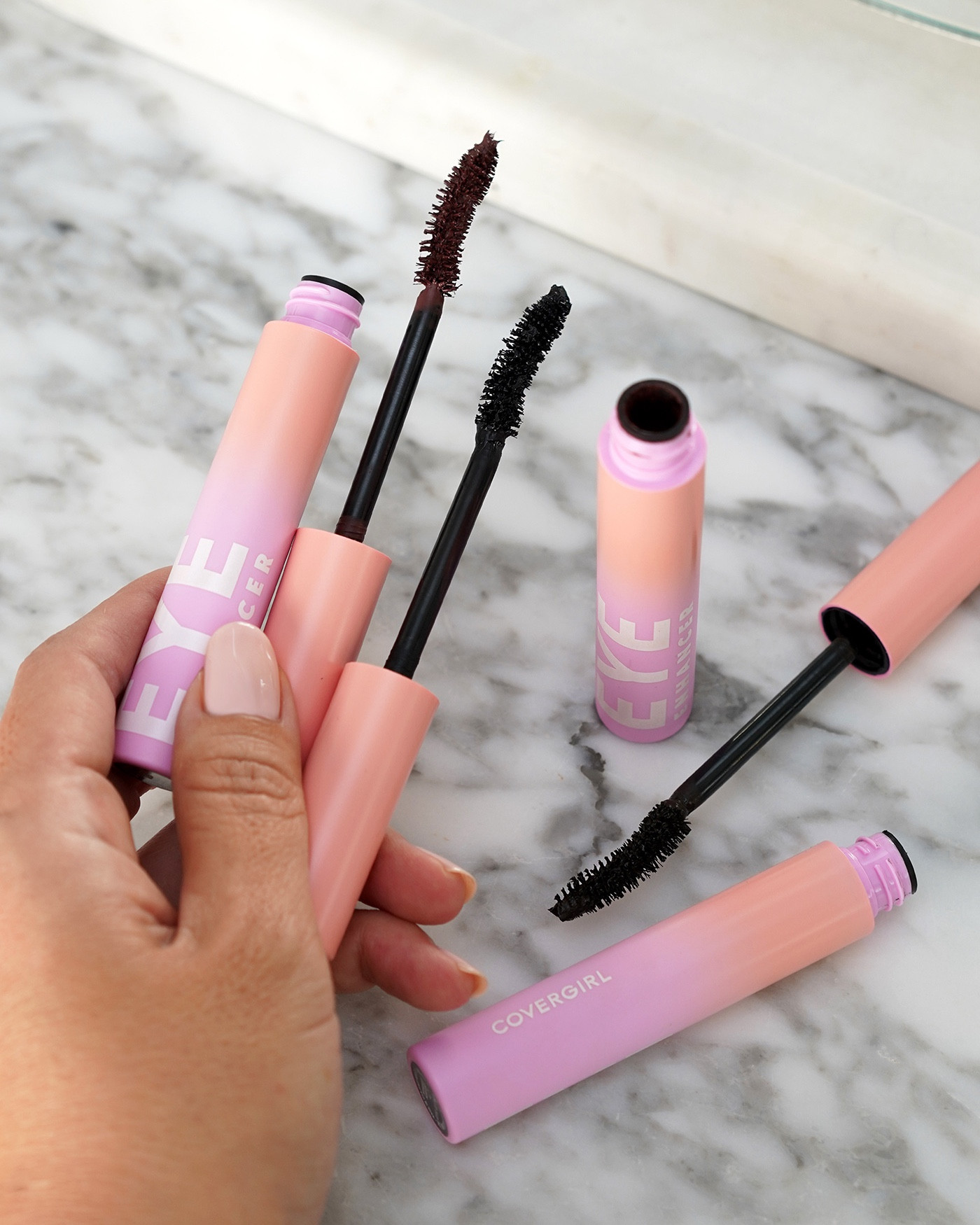 #ad Loving the @covergirl Eye Enhancer 3D Mascara for volume and curl! Available in three shades Intense Black, Berry Brown and Dark Chocolate. Love the formula for curl, lift and definition. Applying two coats of Intense Black. Available at @target!

#covergirlpartner #easybreezybeautiful #TargetPartner #Target

#LTKBeauty